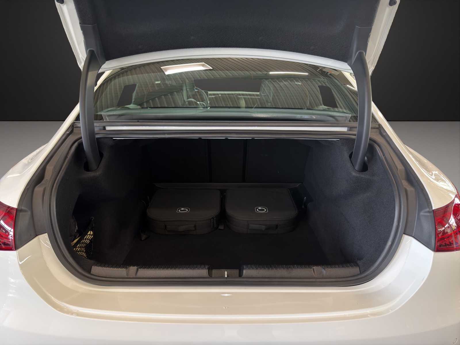 MERCEDES-BENZ EQE 300-image-12