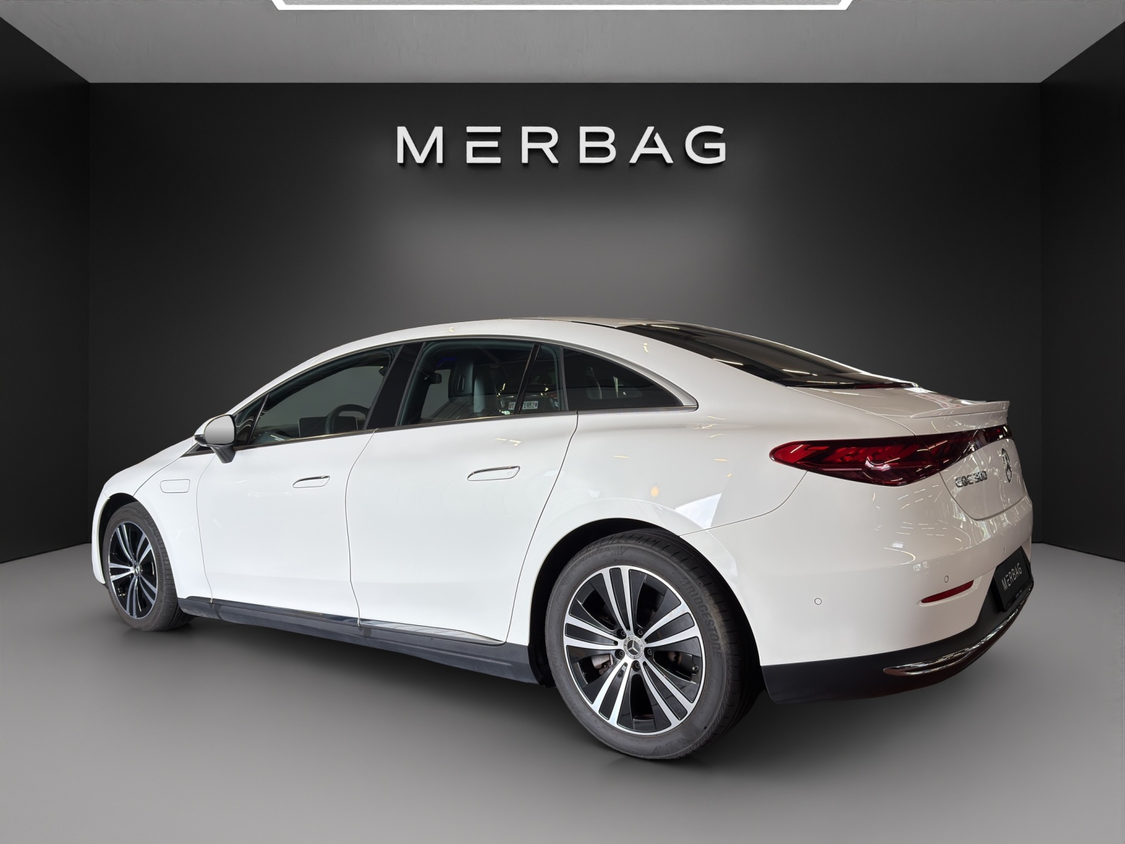 MERCEDES-BENZ EQE 300-image-9