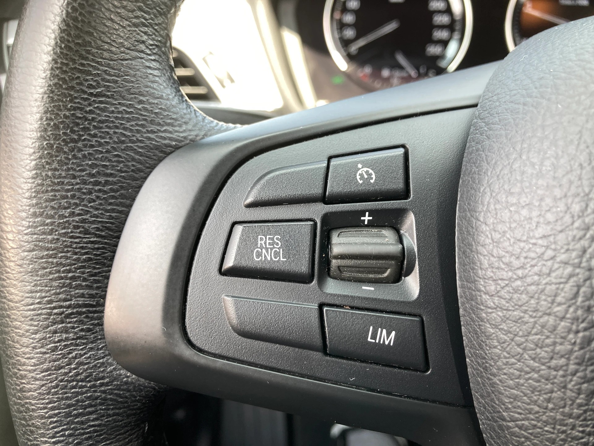 BMW X1 xDrive 18d Steptronic-image-13