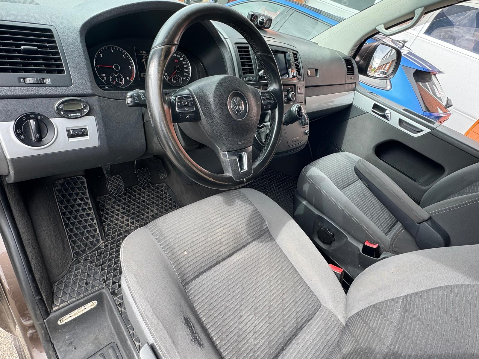 VW T5 Multivan 2.0 TDI Couchage (Véhicule aménagé) Attelage - Panneau Solaire - Webasto-image-1