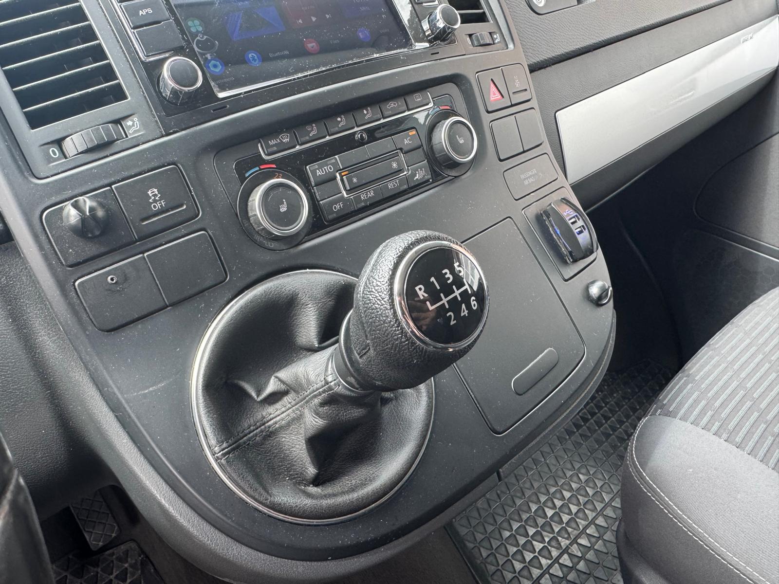 VW T5 Multivan 2.0 TDI Couchage (Véhicule aménagé) Attelage - Panneau Solaire - Webasto-image-19