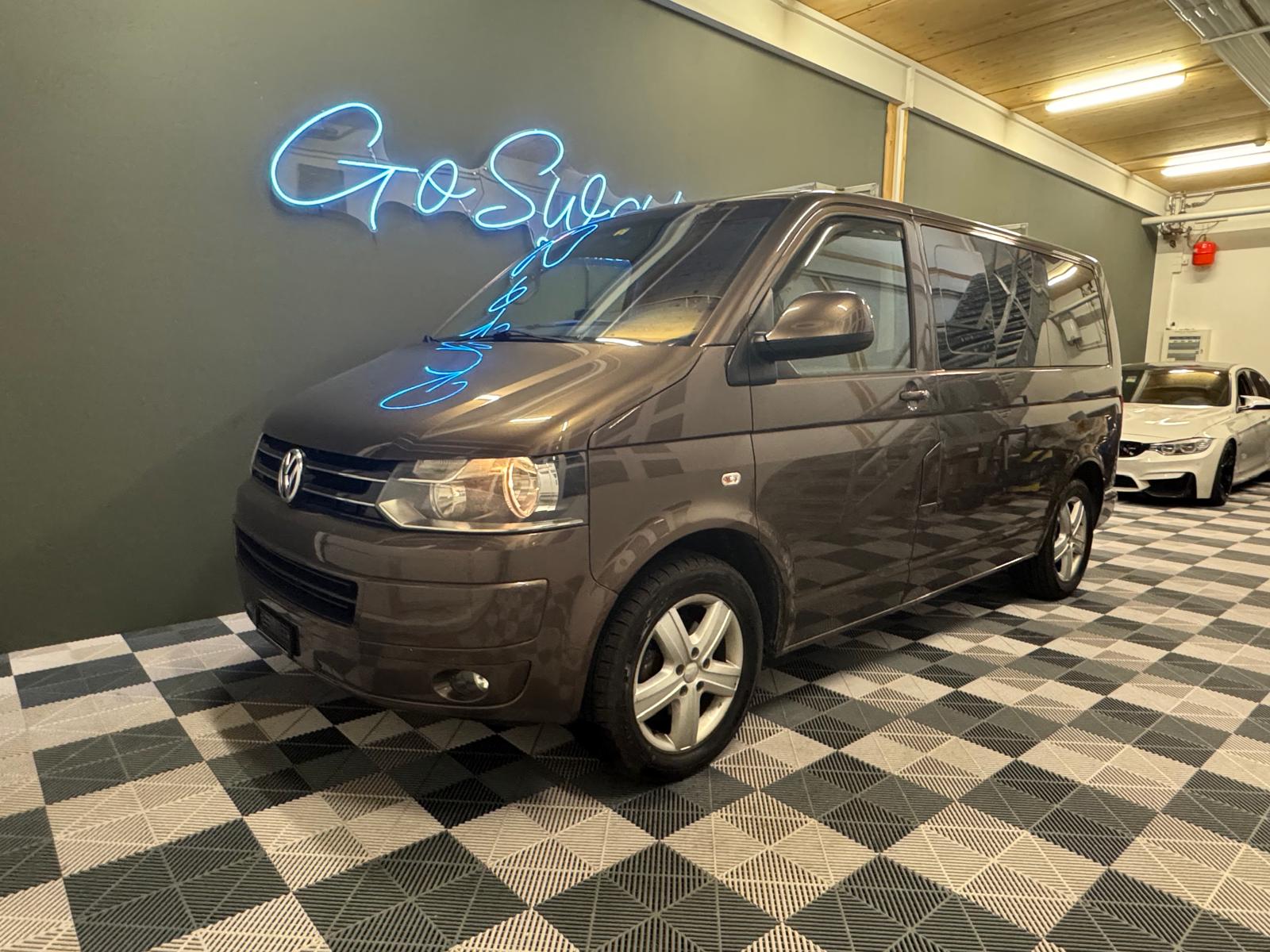 VW T5 Multivan 2.0 TDI Couchage (Véhicule aménagé) Attelage - Panneau Solaire - Webasto-image-0