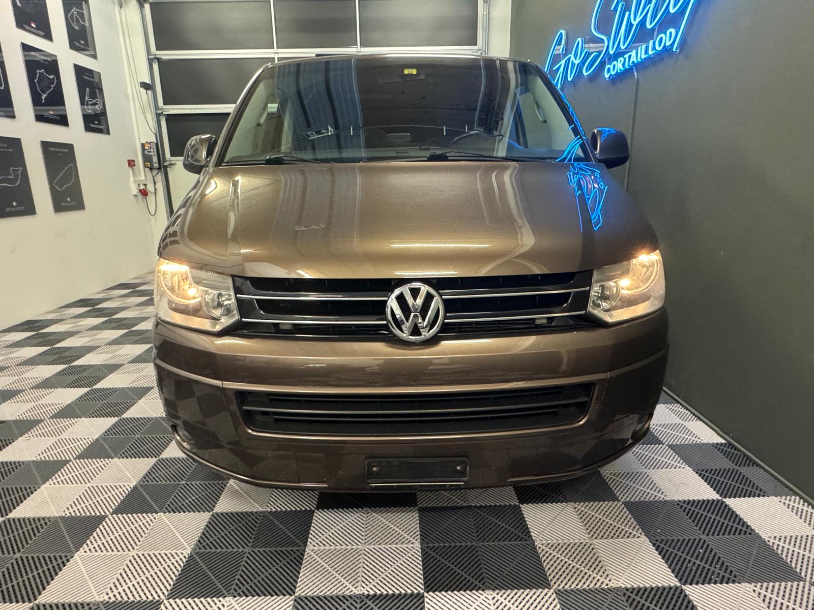VW T5 Multivan 2.0 TDI Couchage (Véhicule aménagé) Attelage - Panneau Solaire - Webasto-image-8