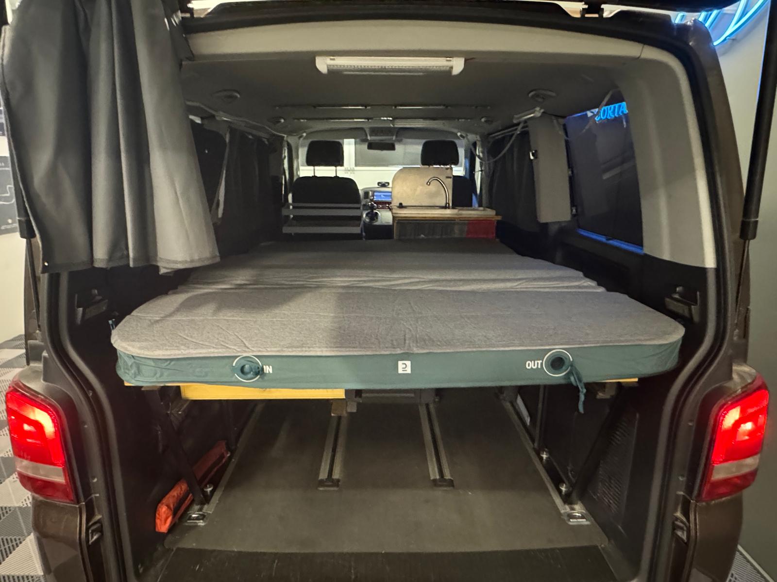 VW T5 Multivan 2.0 TDI Couchage (Véhicule aménagé) Attelage - Panneau Solaire - Webasto-image-22
