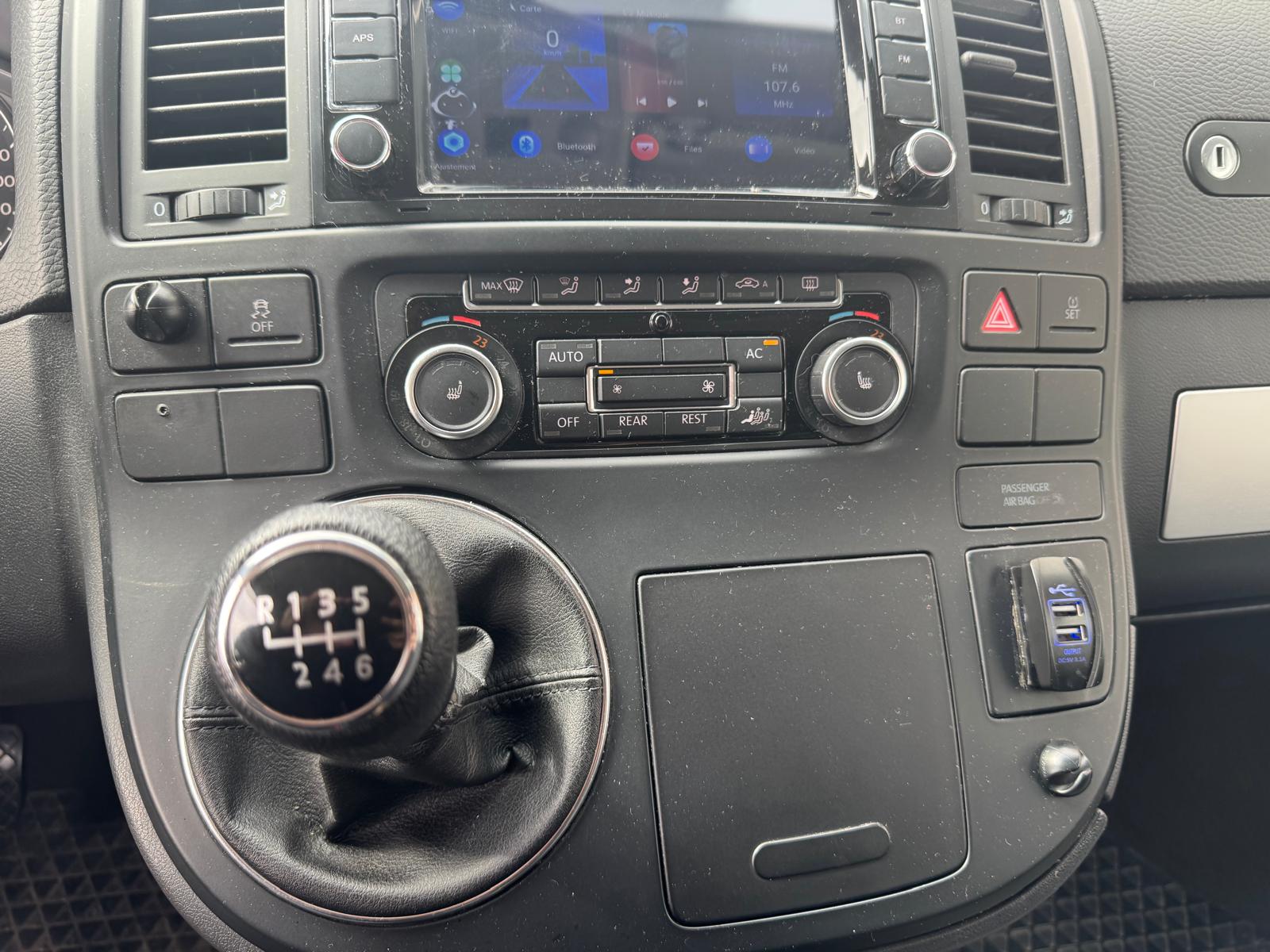 VW T5 Multivan 2.0 TDI Couchage (Véhicule aménagé) Attelage - Panneau Solaire - Webasto-image-18