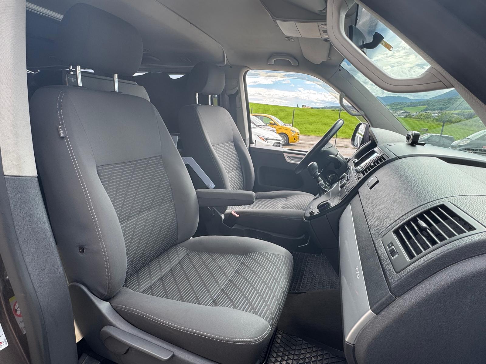 VW T5 Multivan 2.0 TDI Couchage (Véhicule aménagé) Attelage - Panneau Solaire - Webasto-image-10