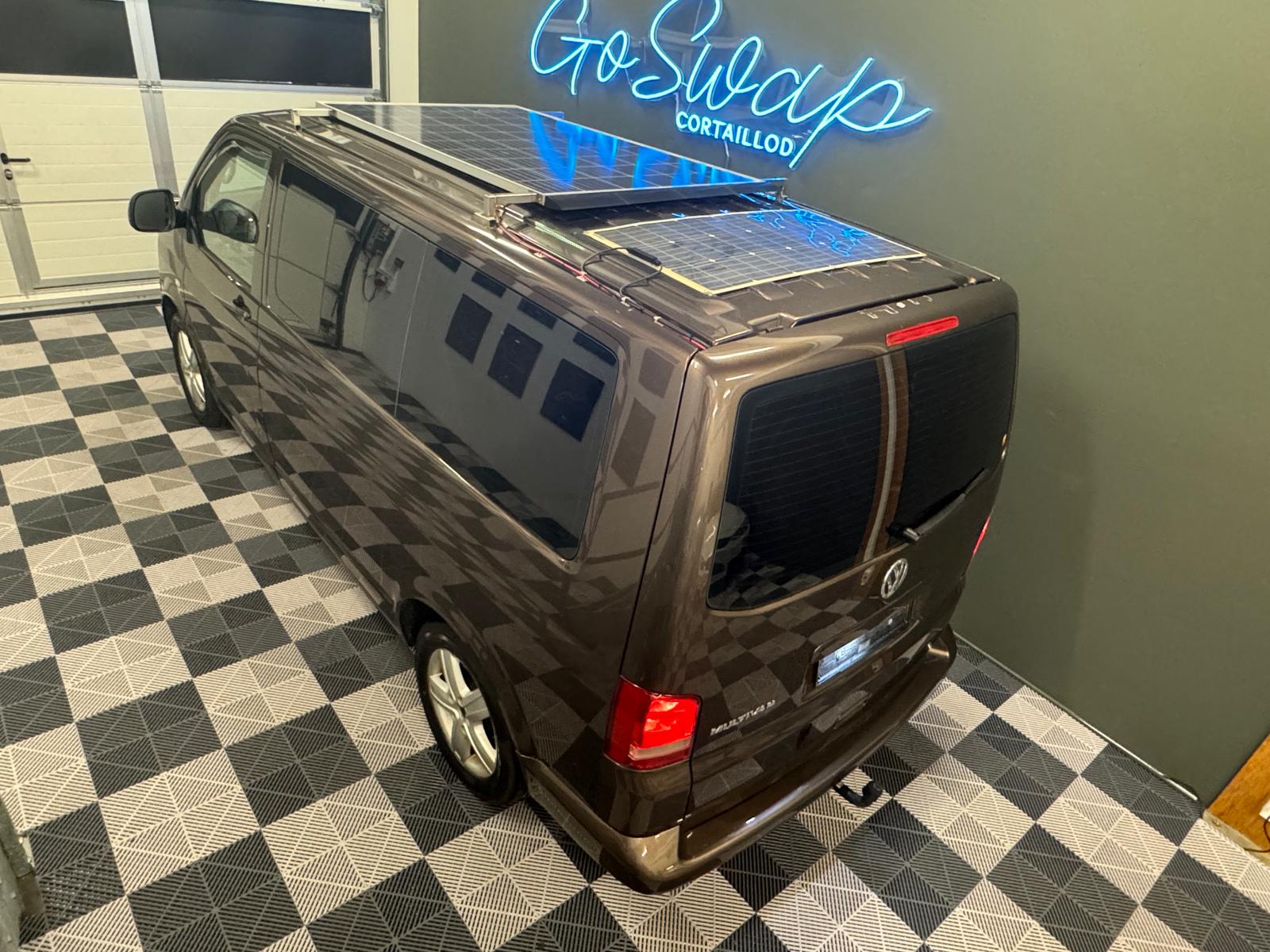VW T5 Multivan 2.0 TDI Couchage (Véhicule aménagé) Attelage - Panneau Solaire - Webasto-image-2