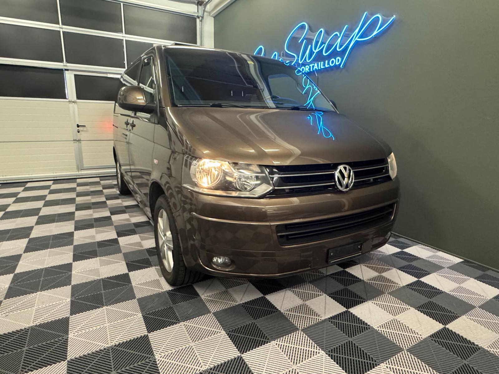 VW T5 Multivan 2.0 TDI Couchage (Véhicule aménagé) Attelage - Panneau Solaire - Webasto-image-7