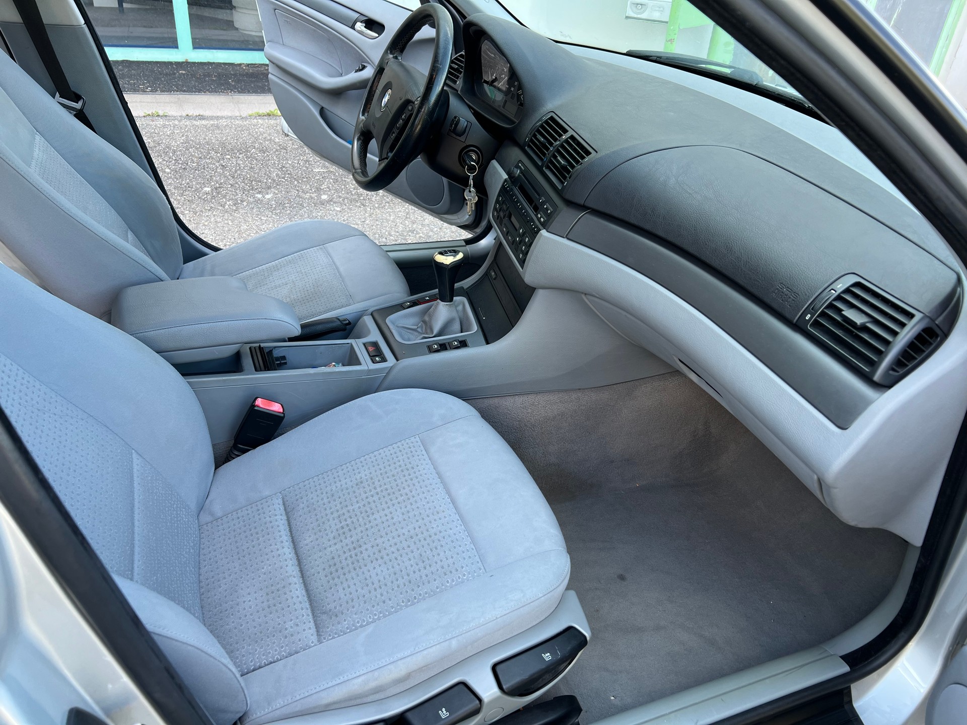 BMW 320d Touring-image-7
