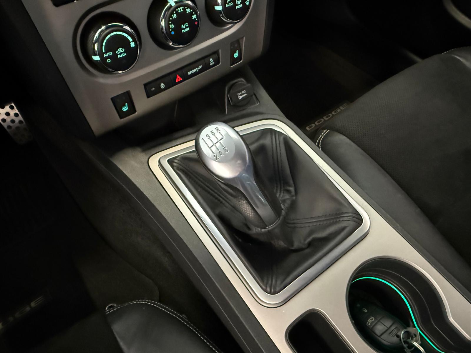 DODGE Challenger 392 SRT8 *toit ouvrant*-image-25