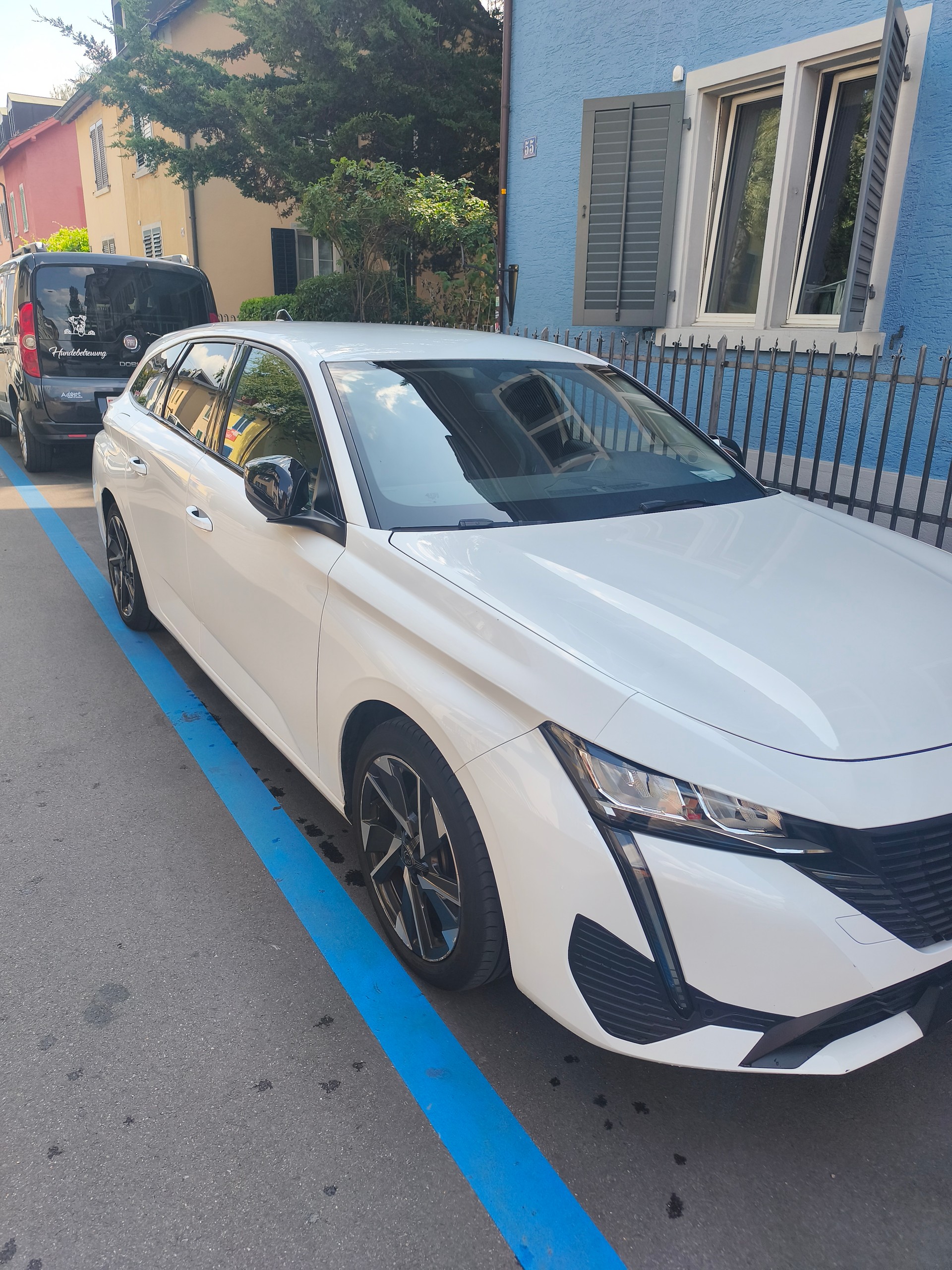 PEUGEOT 1.5 BlueHDi Allure Pack-image-1