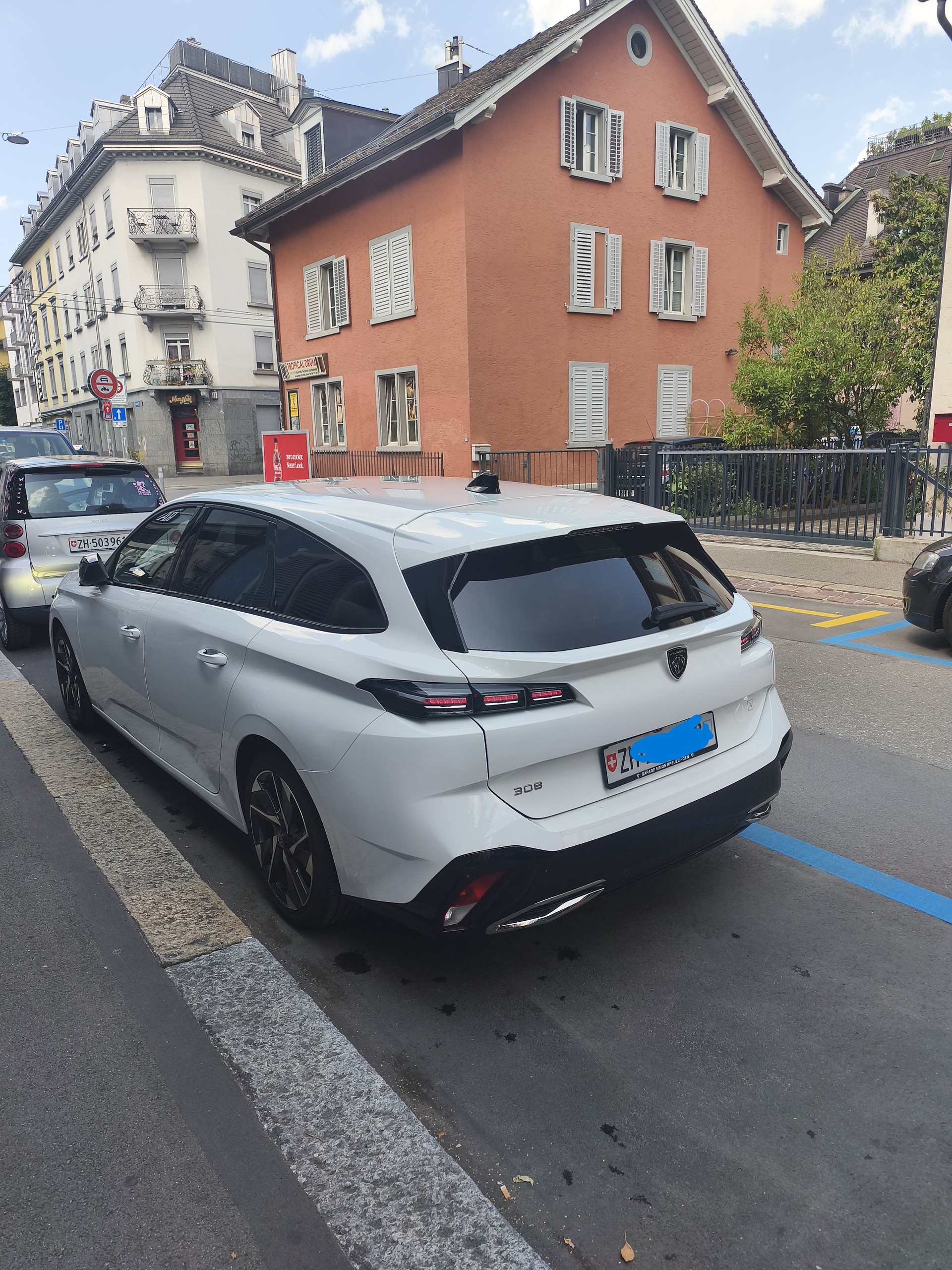 PEUGEOT 1.5 BlueHDi Allure Pack-image-2