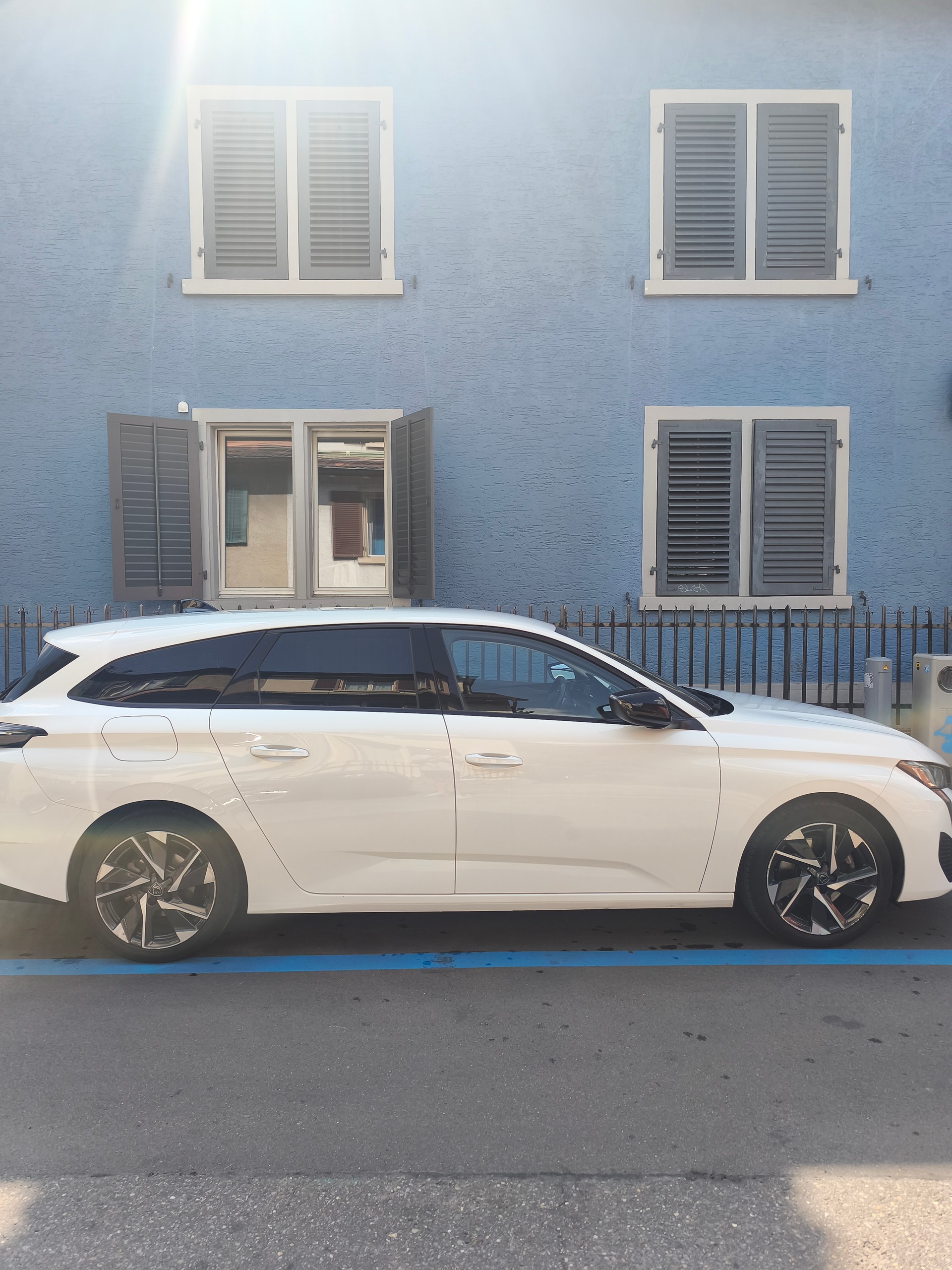PEUGEOT 1.5 BlueHDi Allure Pack-image-0