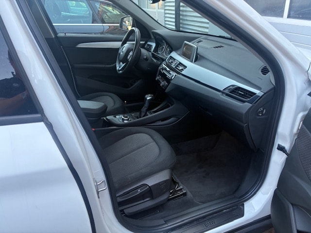 BMW X1 xDrive 20i xLine Steptronic-image-4