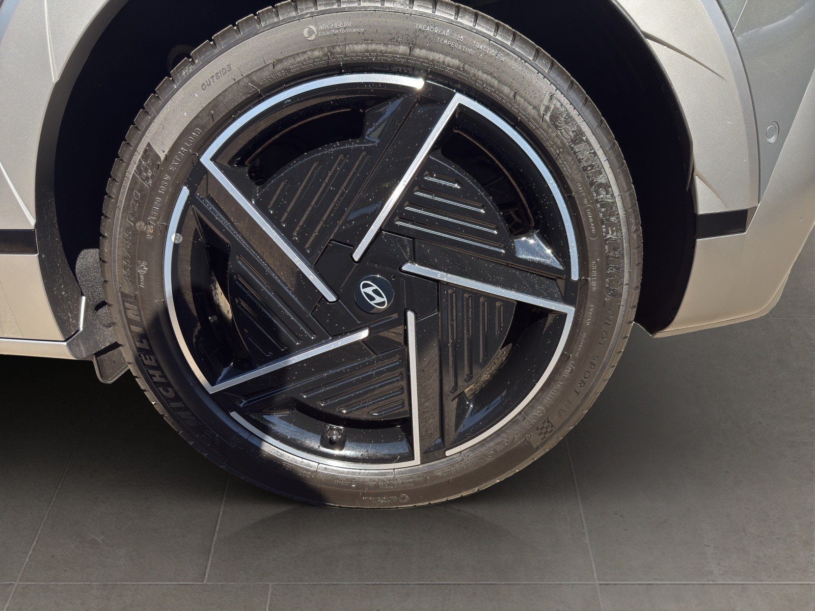 HYUNDAI Ioniq 5 Vertex 84kWh 4WD-image-5