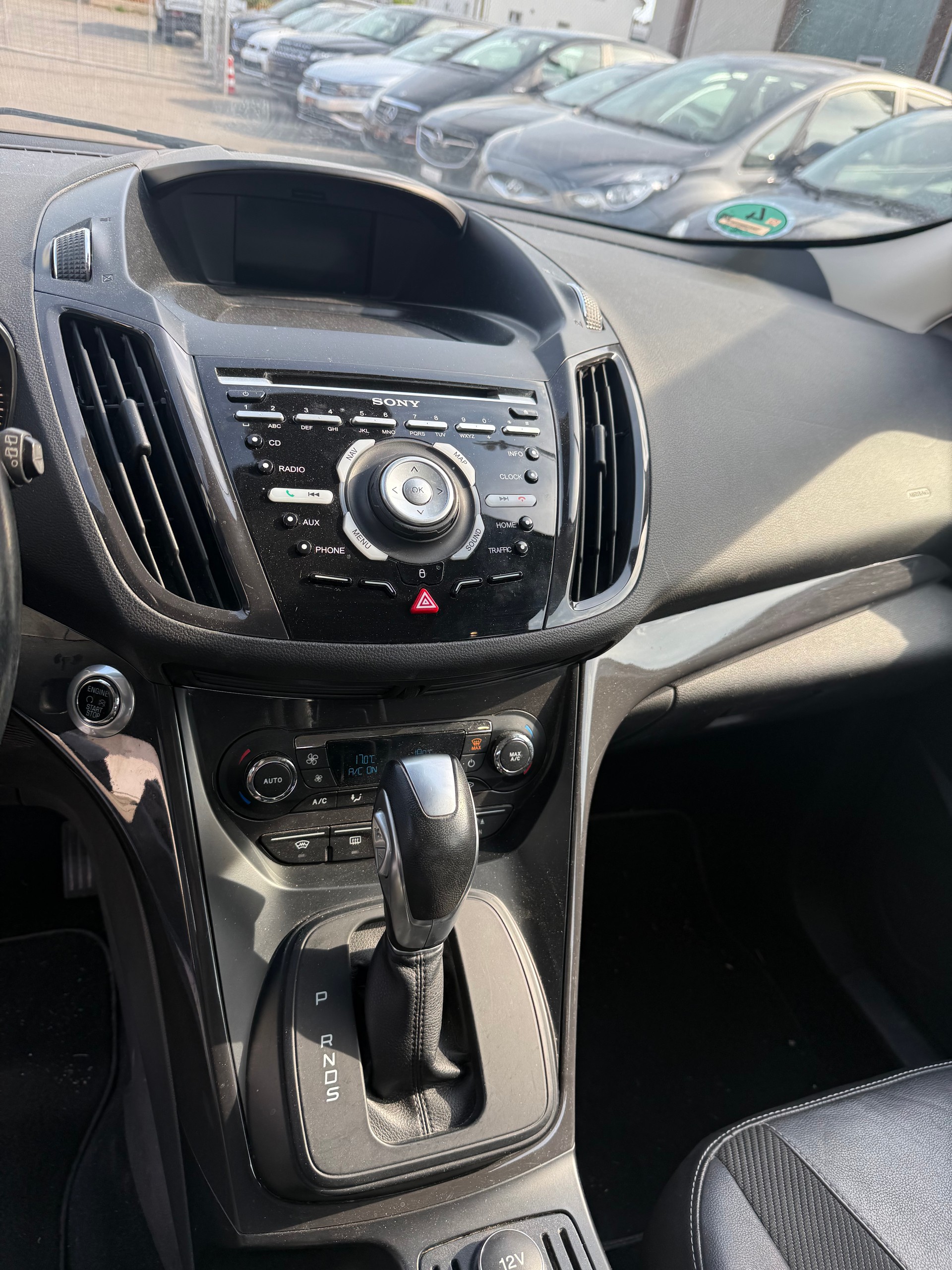 FORD Kuga 2.0 TDCi Carving 4WD PowerShift-image-11