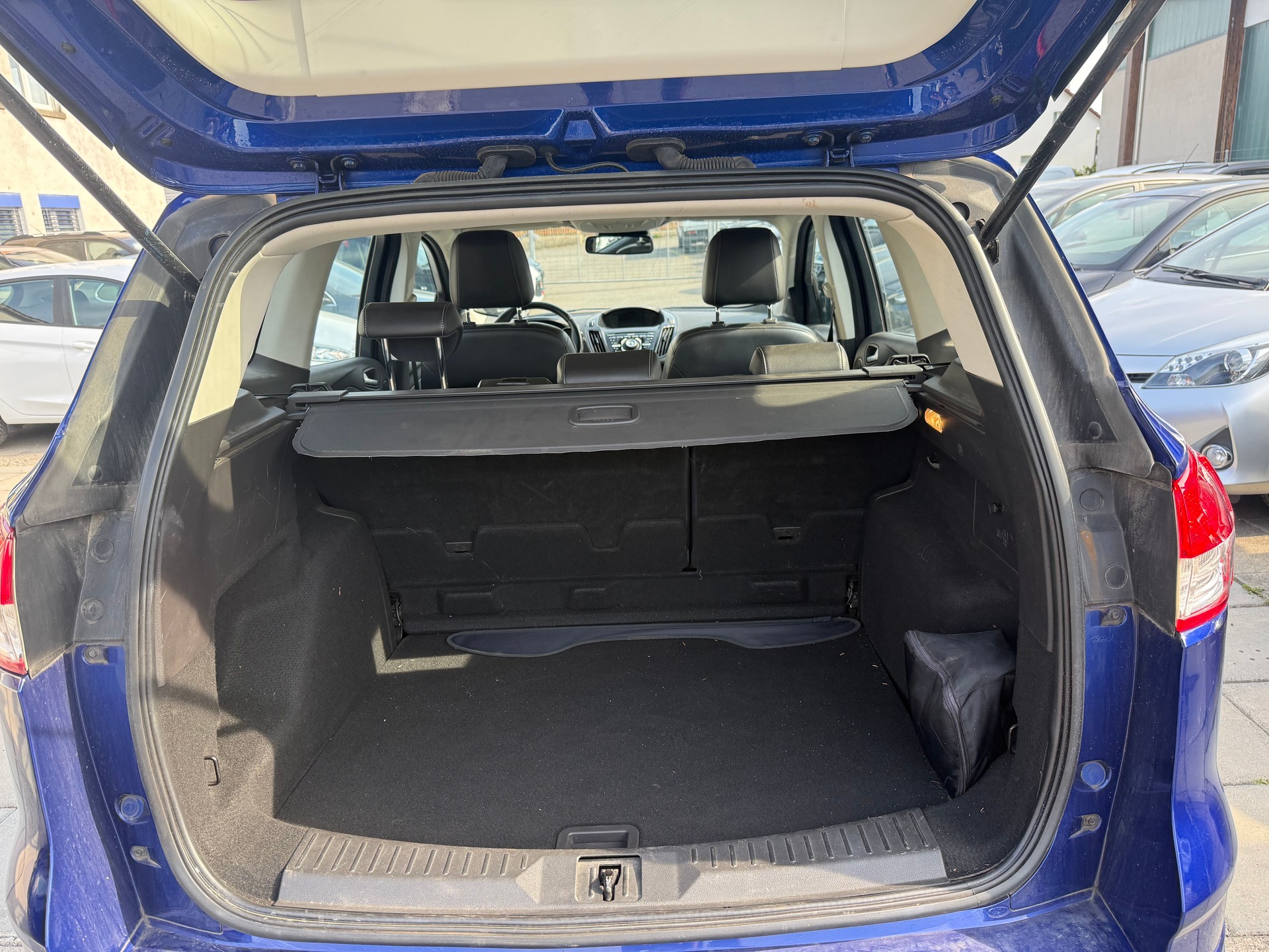 FORD Kuga 2.0 TDCi Carving 4WD PowerShift-image-13
