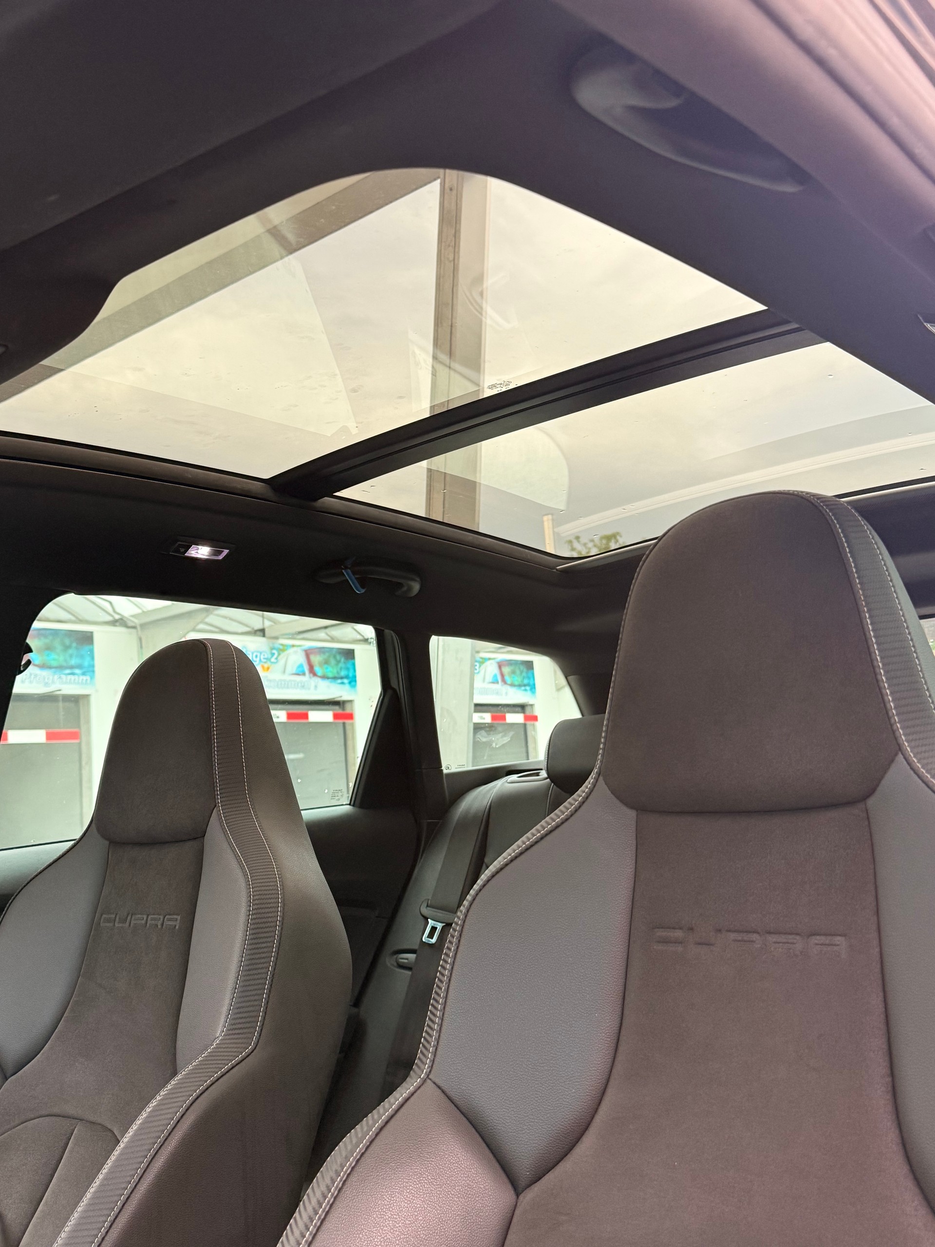 SEAT 2.0 TSI 300 Cupra 4Drive DSG-image-3