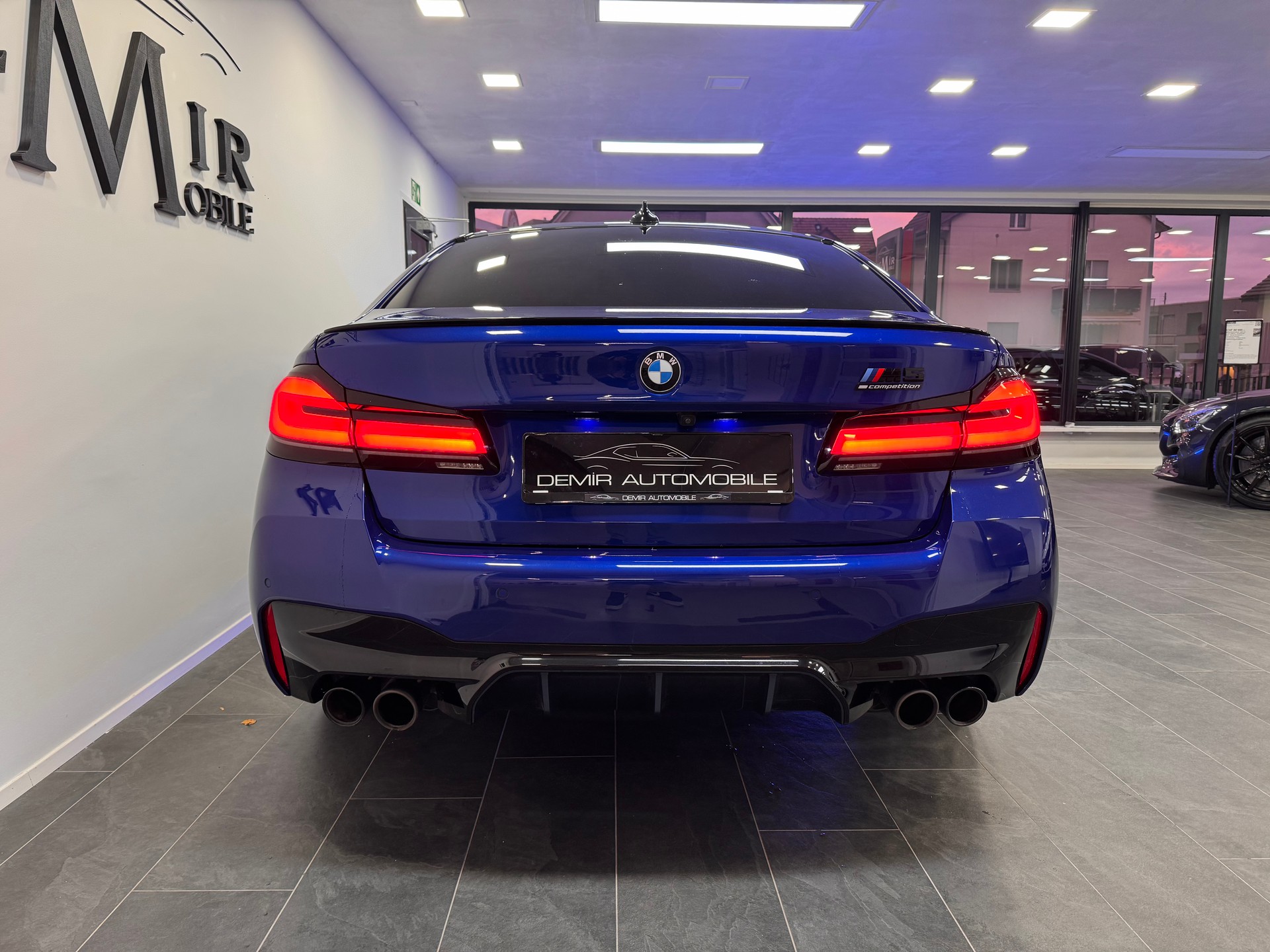 BMW M5 xDrive Competition Drivelogic *Keramik-Bremse / B&W Soundsystem / Laserlicht / M Driver‘s Package / 360 Kamera / Carbon*-image-4
