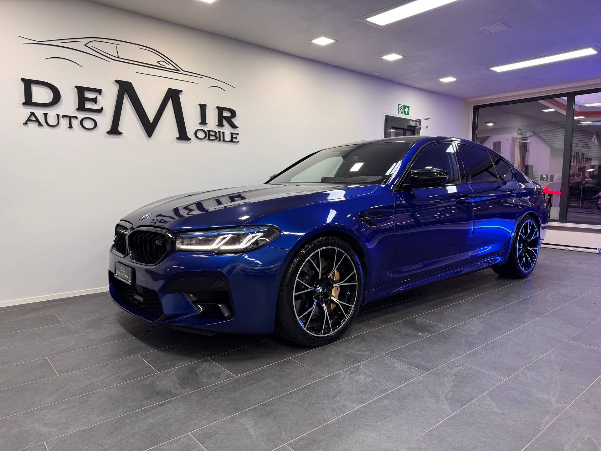 BMW M5 xDrive Competition Drivelogic *Keramik-Bremse / B&W Soundsystem / Laserlicht / M Driver‘s Package / 360 Kamera / Carbon*-image-0