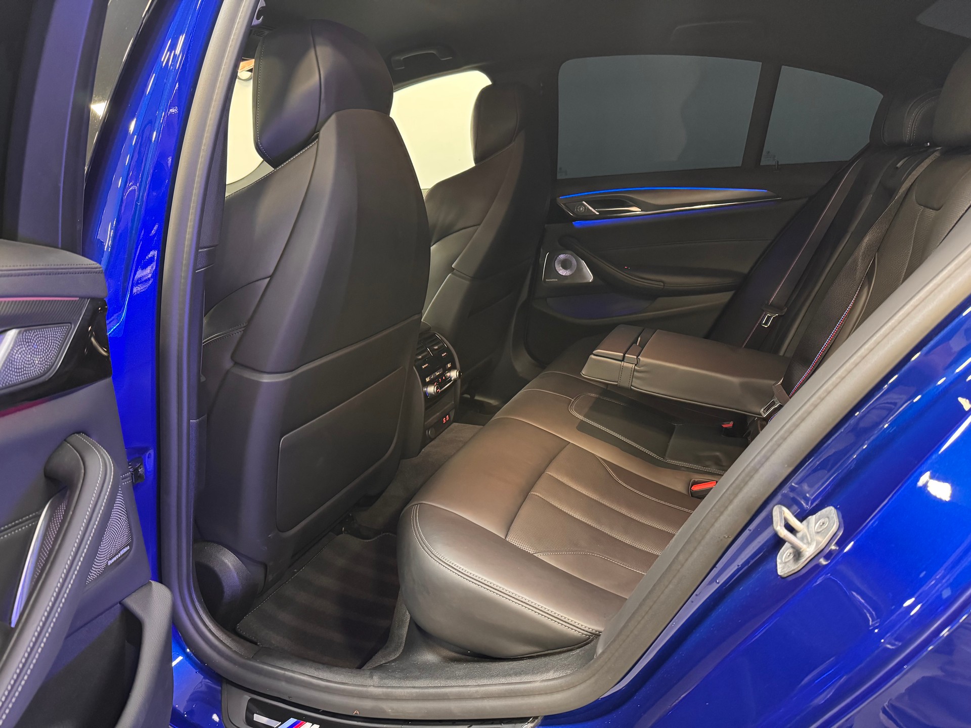 BMW M5 xDrive Competition Drivelogic *Keramik-Bremse / B&W Soundsystem / Laserlicht / M Driver‘s Package / 360 Kamera / Carbon*-image-9