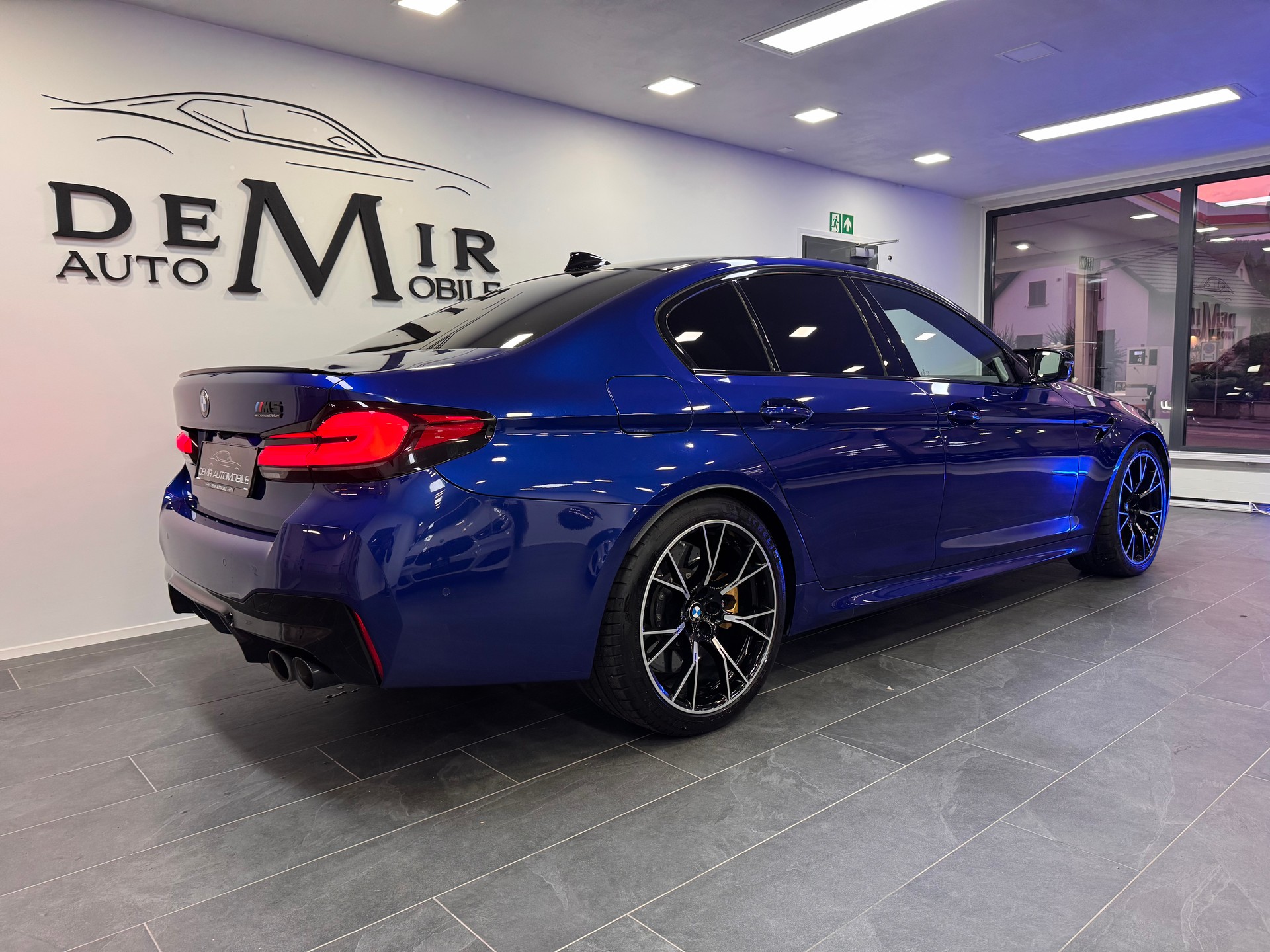 BMW M5 xDrive Competition Drivelogic *Keramik-Bremse / B&W Soundsystem / Laserlicht / M Driver‘s Package / 360 Kamera / Carbon*-image-3