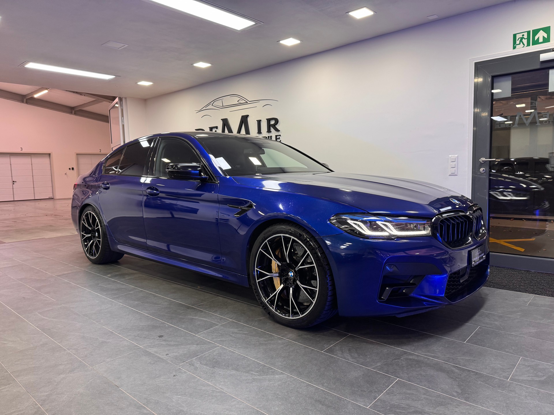 BMW M5 xDrive Competition Drivelogic *Keramik-Bremse / B&W Soundsystem / Laserlicht / M Driver‘s Package / 360 Kamera / Carbon*-image-2