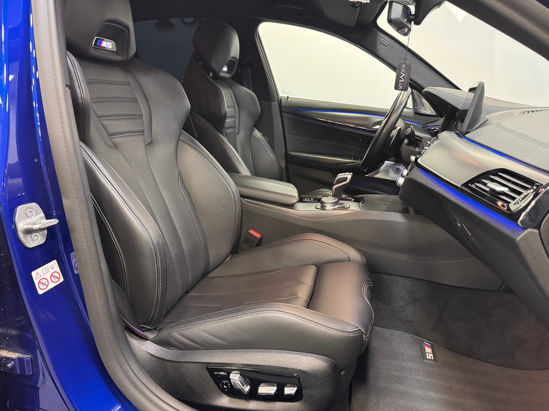 BMW M5 xDrive Competition Drivelogic *Keramik-Bremse / B&W Soundsystem / Laserlicht / M Driver‘s Package / 360 Kamera / Carbon*-image-11