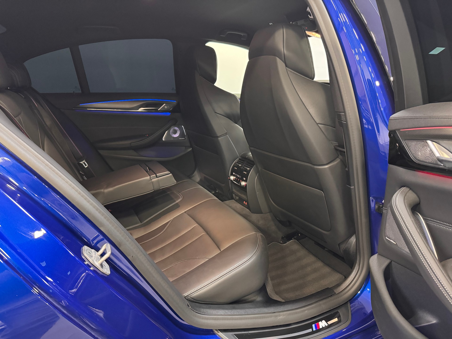 BMW M5 xDrive Competition Drivelogic *Keramik-Bremse / B&W Soundsystem / Laserlicht / M Driver‘s Package / 360 Kamera / Carbon*-image-10