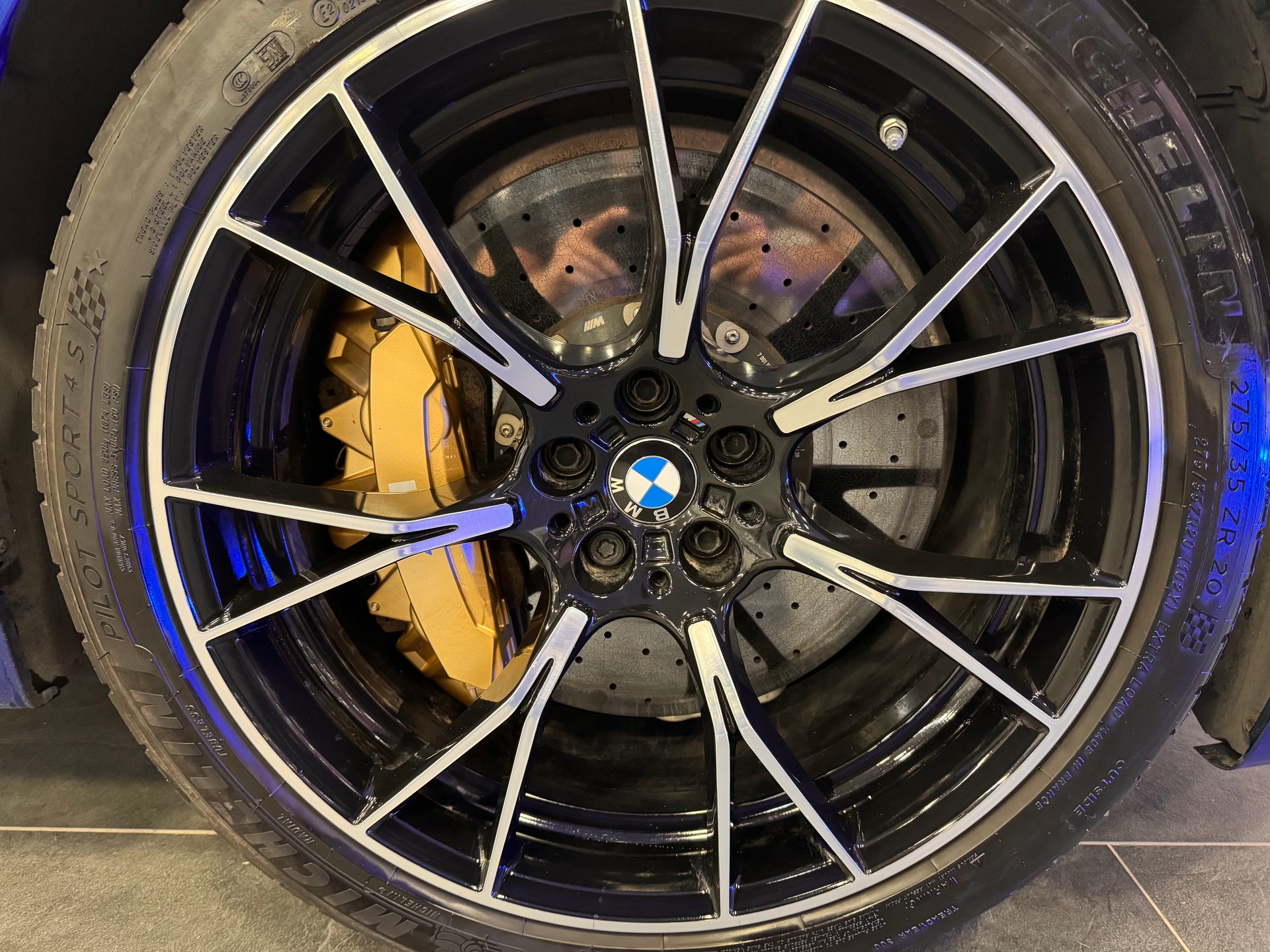 BMW M5 xDrive Competition Drivelogic *Keramik-Bremse / B&W Soundsystem / Laserlicht / M Driver‘s Package / 360 Kamera / Carbon*-image-6