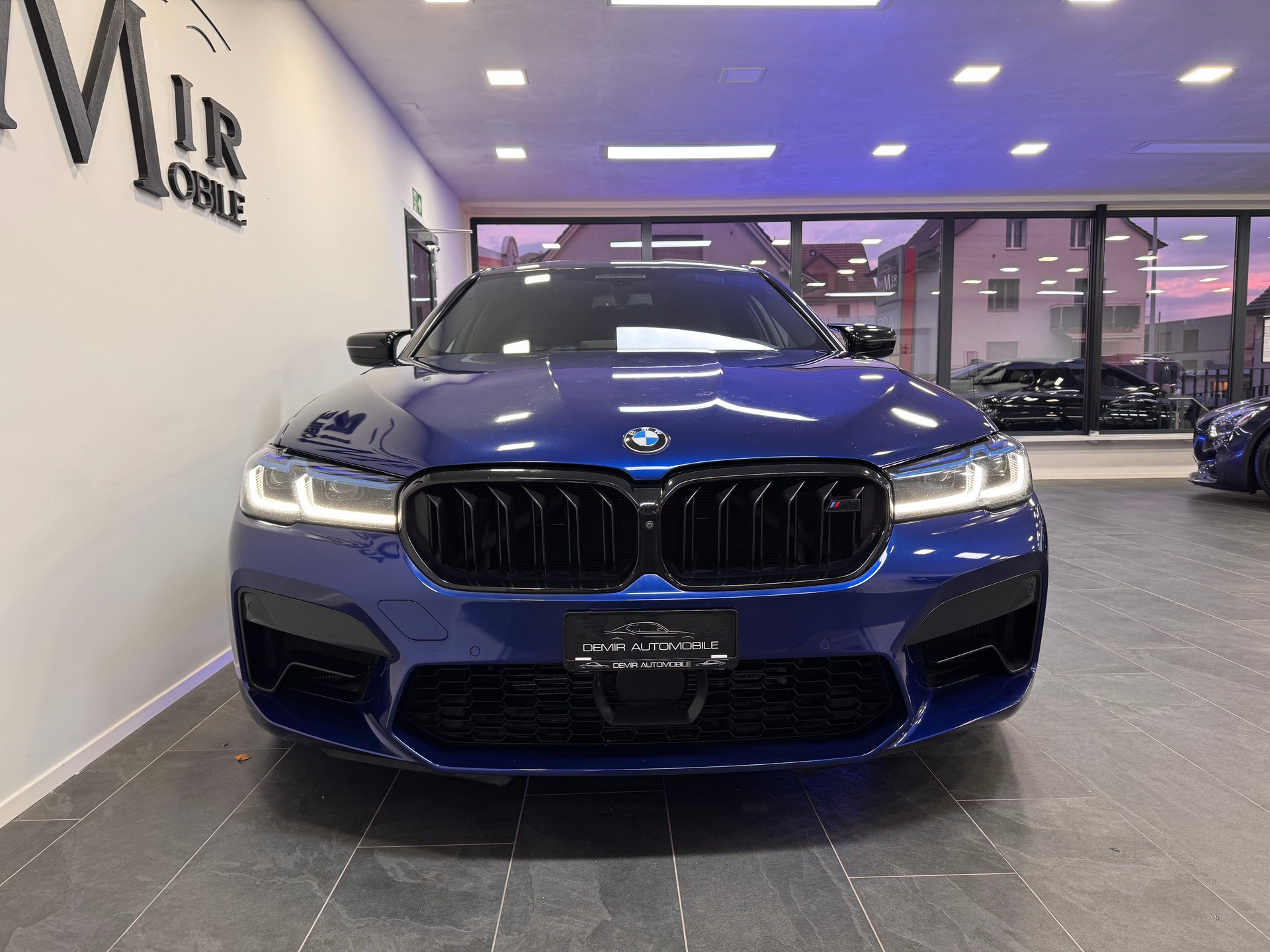 BMW M5 xDrive Competition Drivelogic *Keramik-Bremse / B&W Soundsystem / Laserlicht / M Driver‘s Package / 360 Kamera / Carbon*-image-1