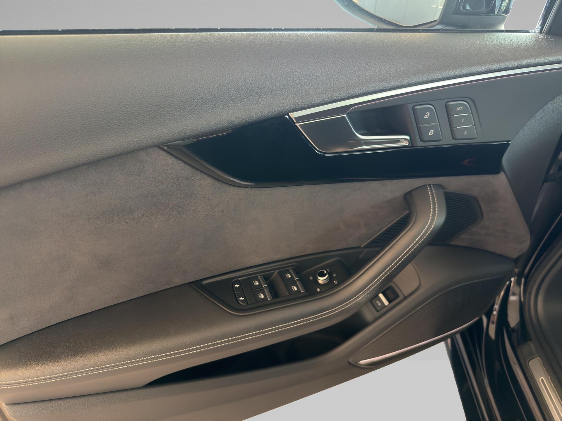 AUDI RS4 Avant 2.9 V6 TFSI quattro T-Tronic-image-17