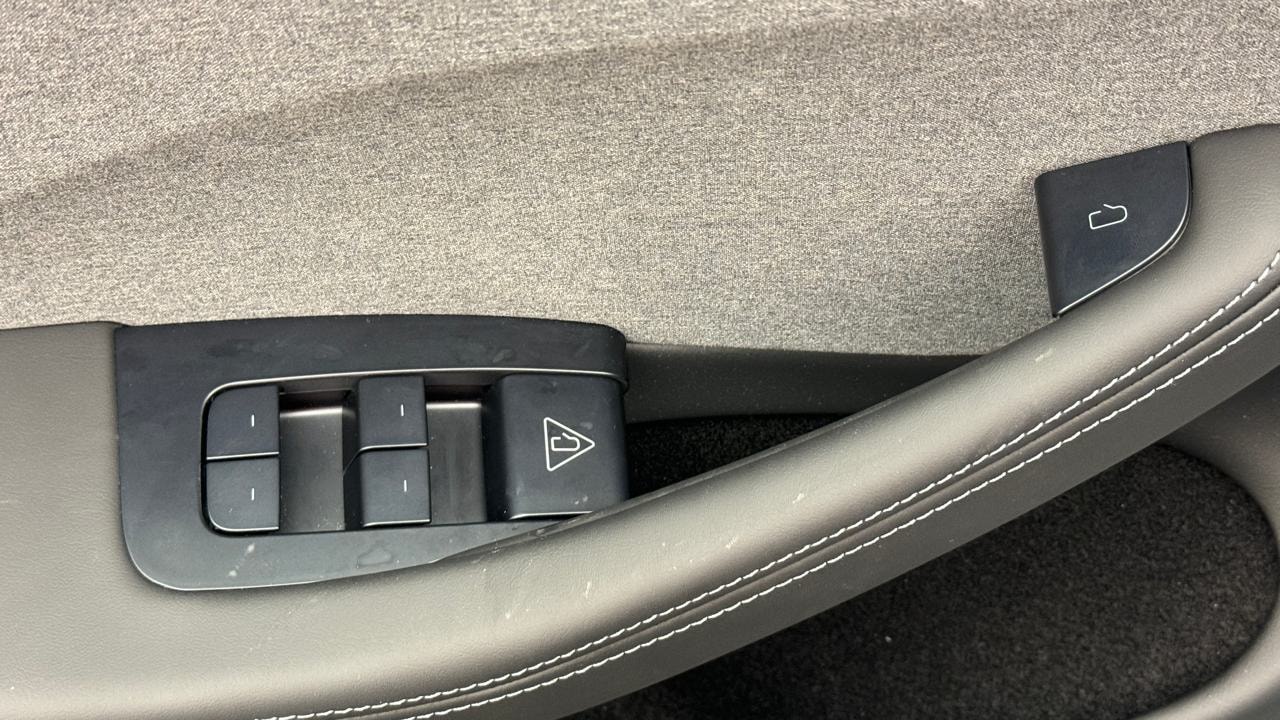 TESLA Model 3 Long Range RWD-image-8