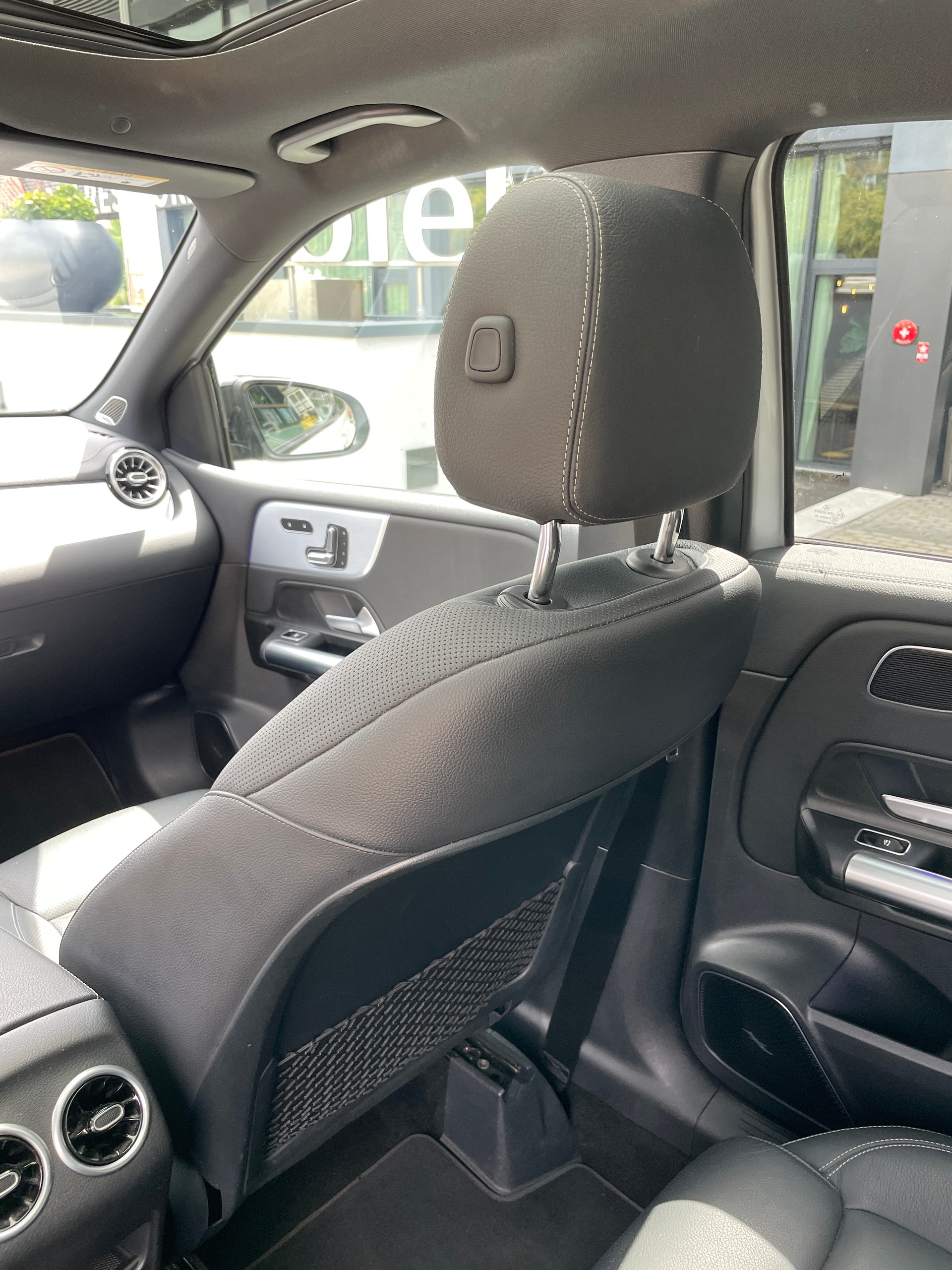 MERCEDES-BENZ B 250 4Matic AMG Line-image-20