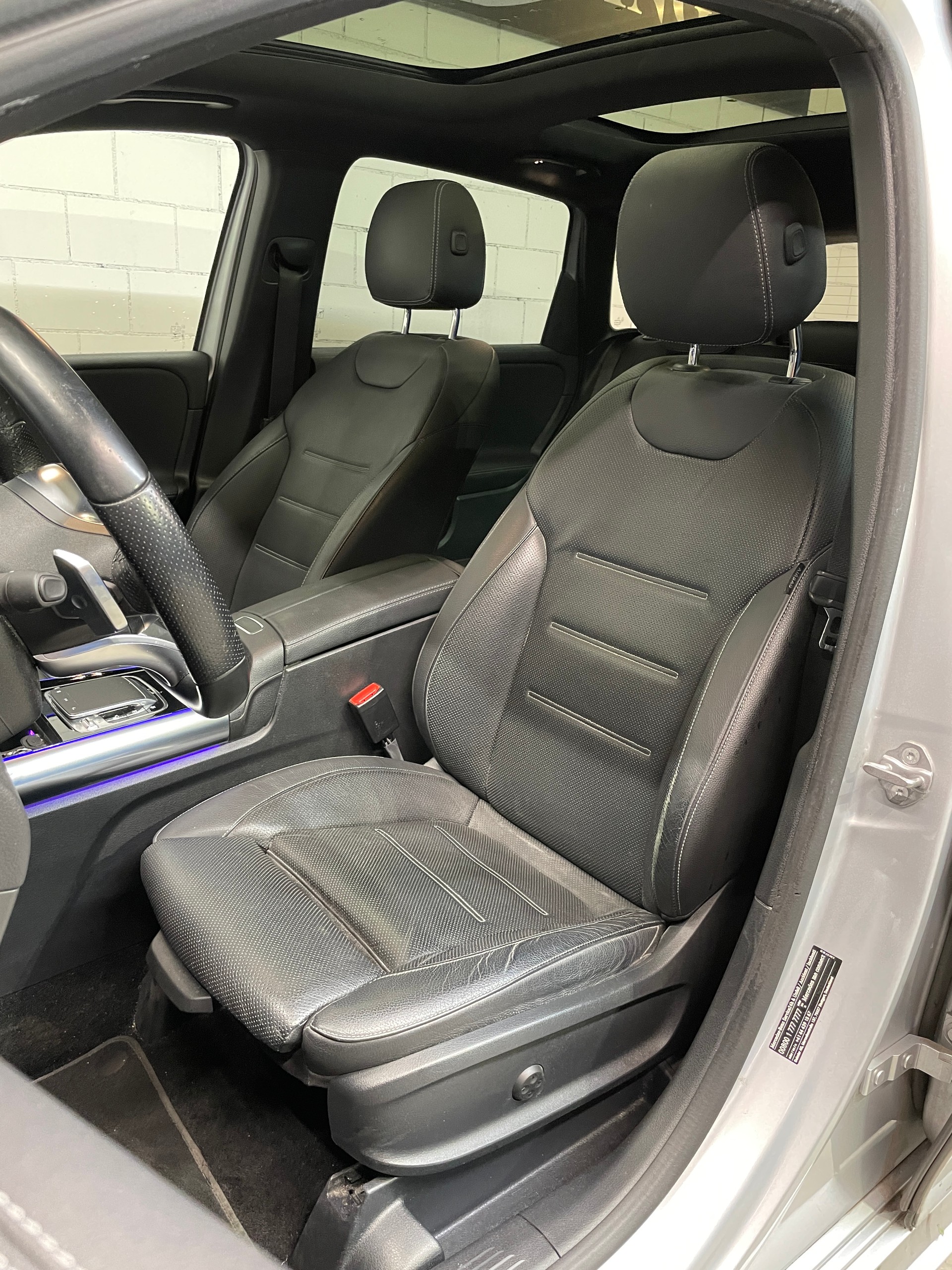 MERCEDES-BENZ B 250 4Matic AMG Line-image-11