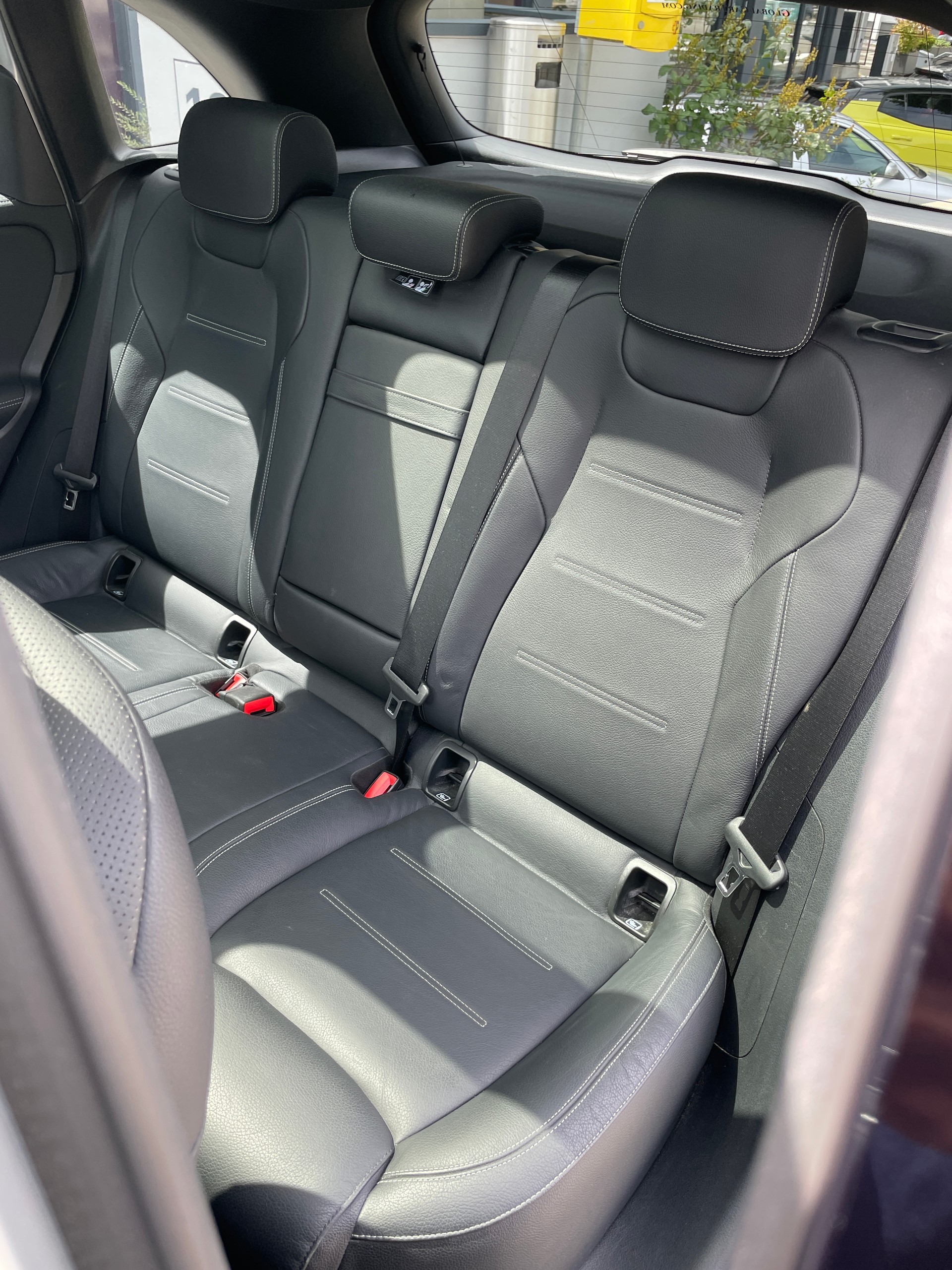 MERCEDES-BENZ B 250 4Matic AMG Line-image-15