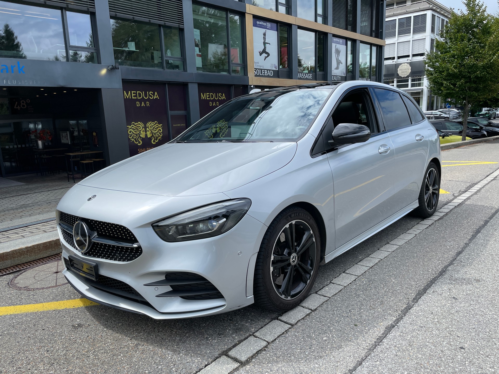 MERCEDES-BENZ B 250 4Matic AMG Line-image-0