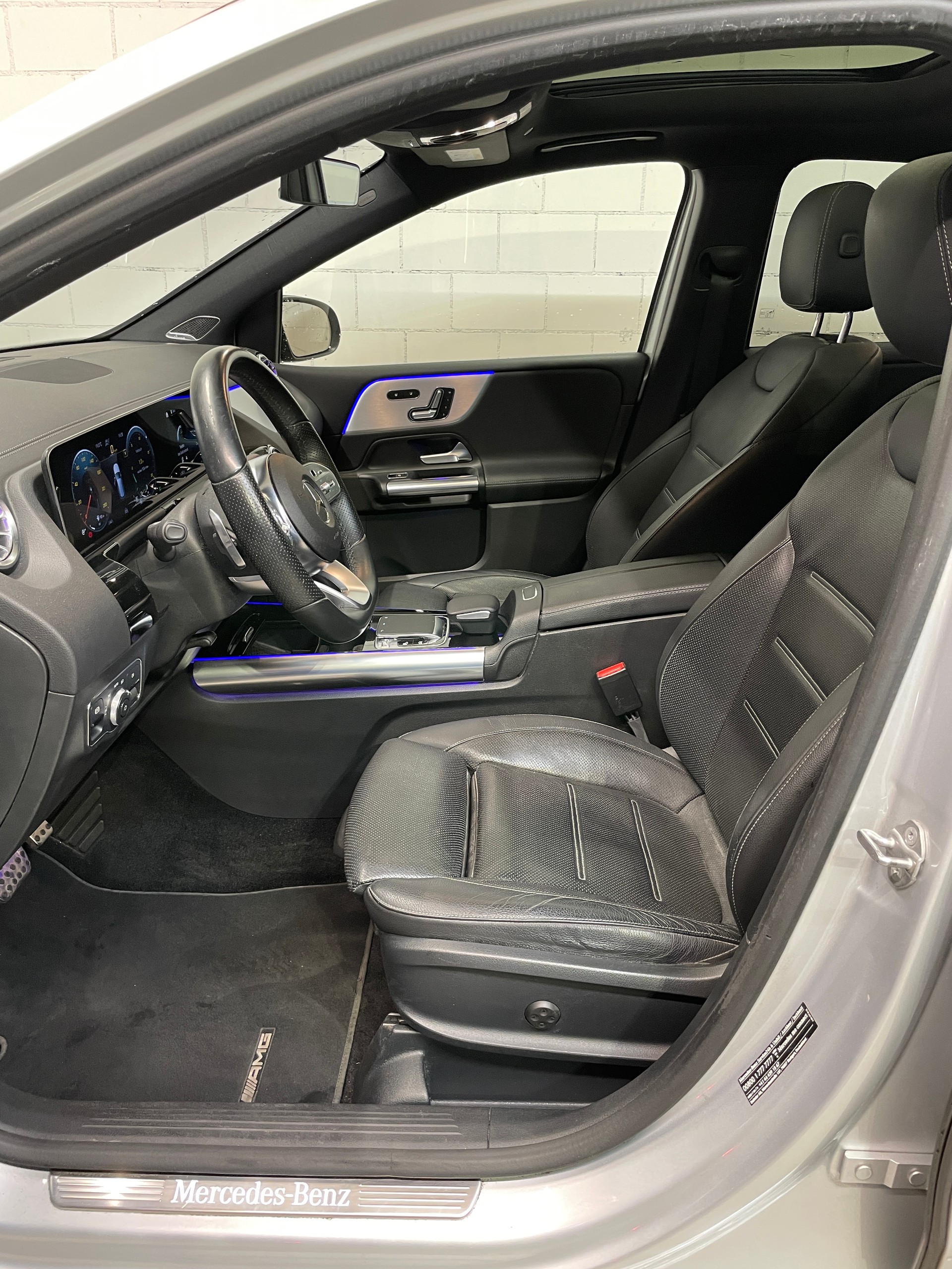 MERCEDES-BENZ B 250 4Matic AMG Line-image-10