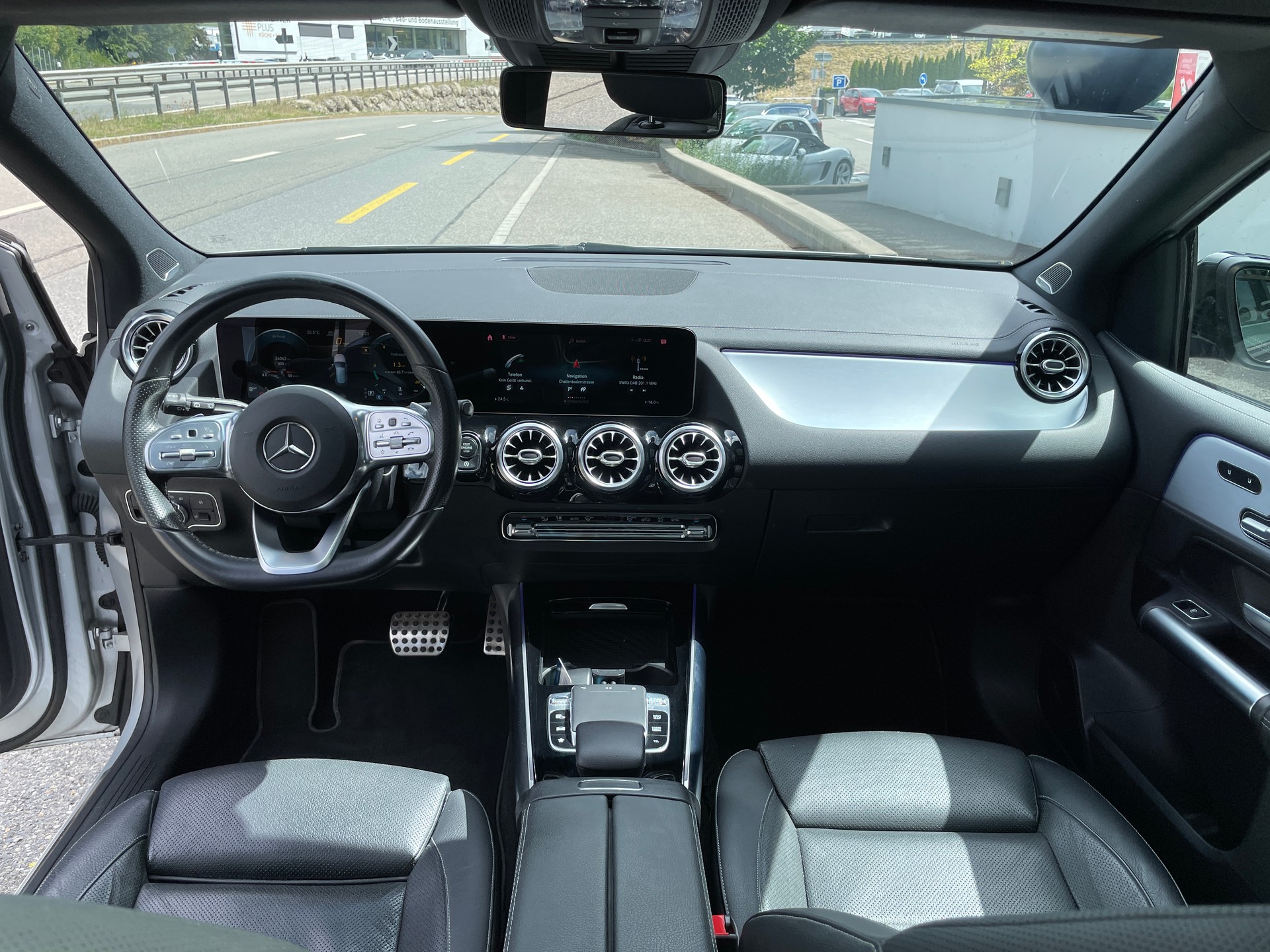 MERCEDES-BENZ B 250 4Matic AMG Line-image-19