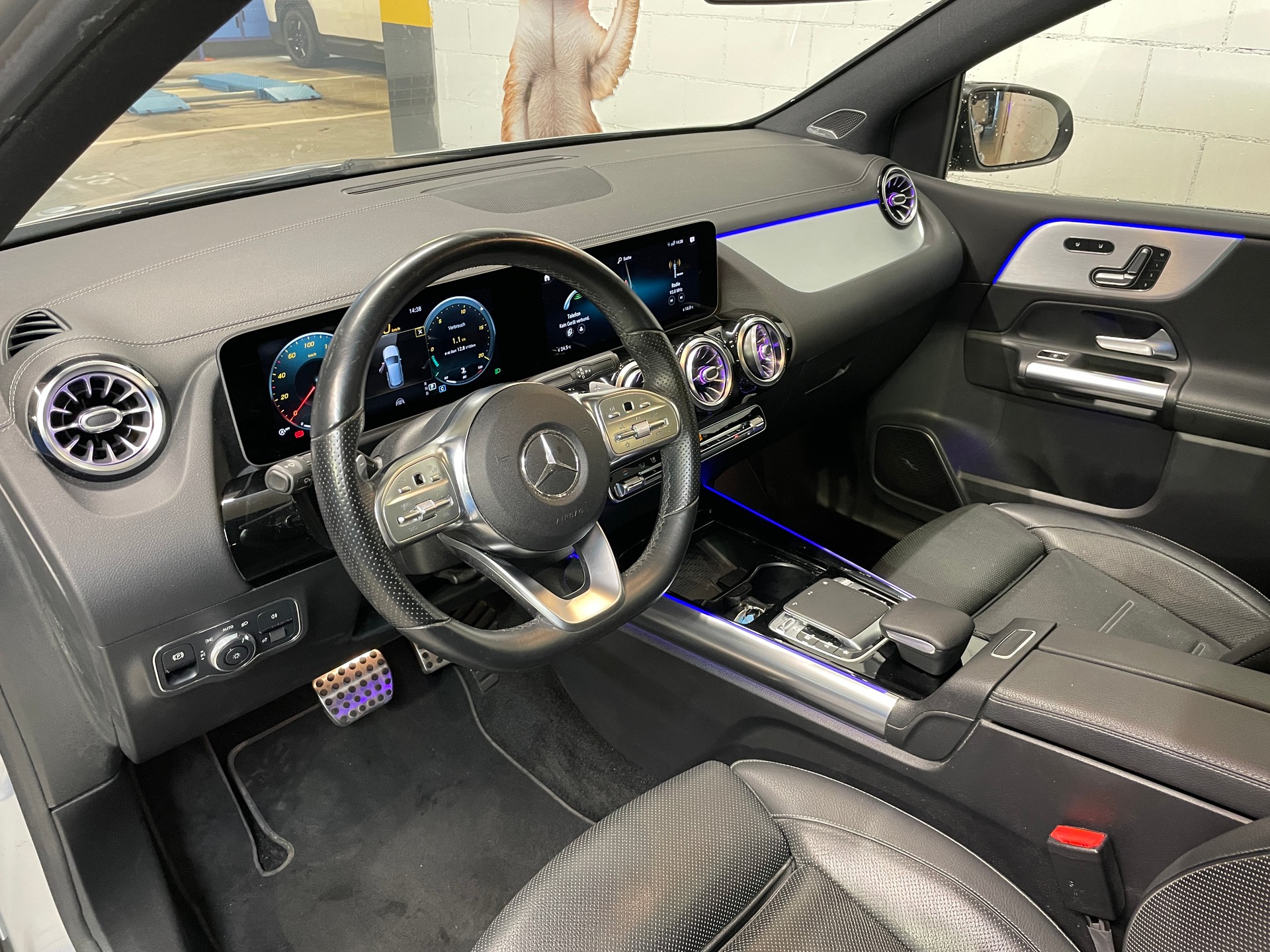 MERCEDES-BENZ B 250 4Matic AMG Line-image-7