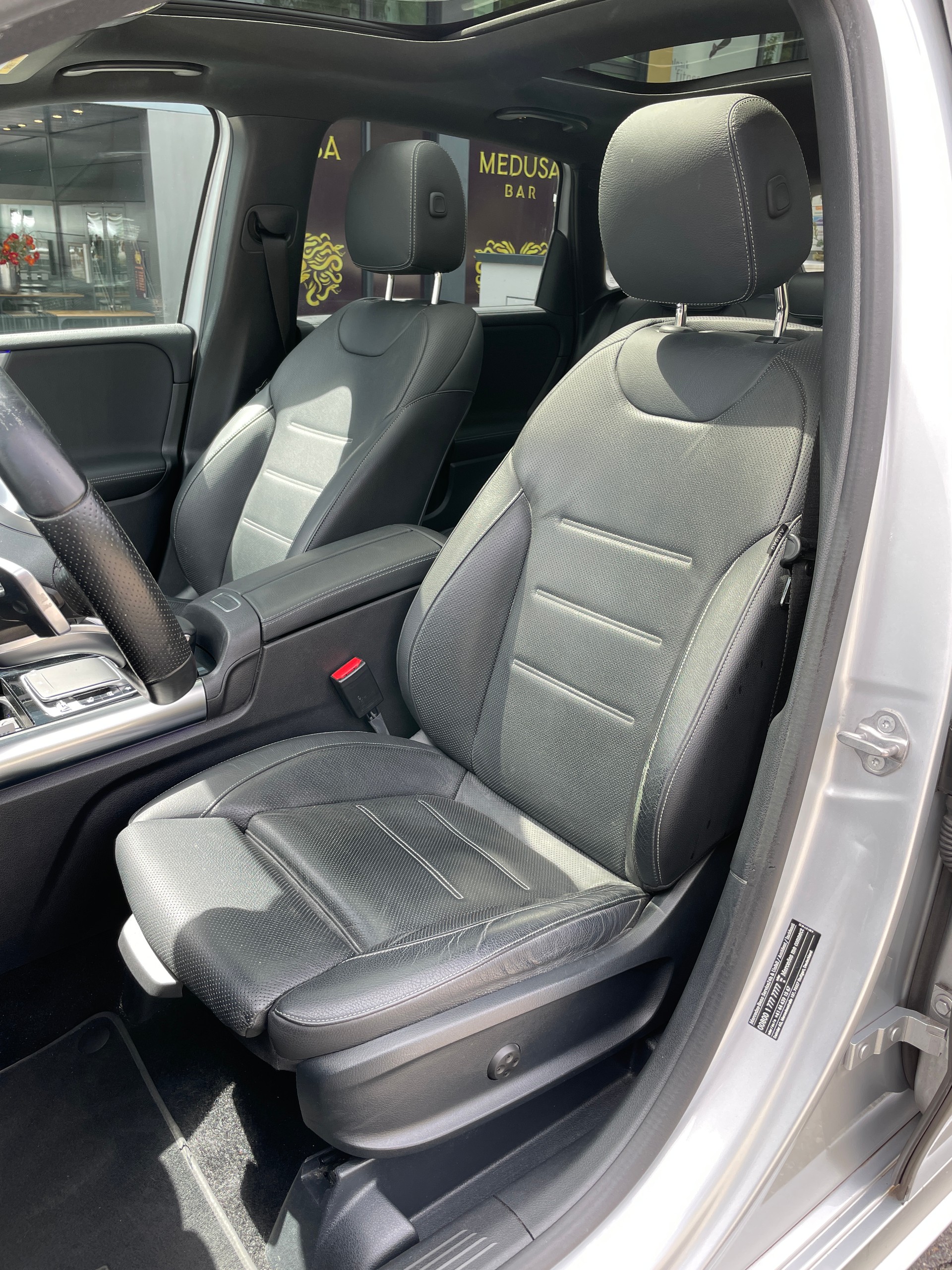 MERCEDES-BENZ B 250 4Matic AMG Line-image-14