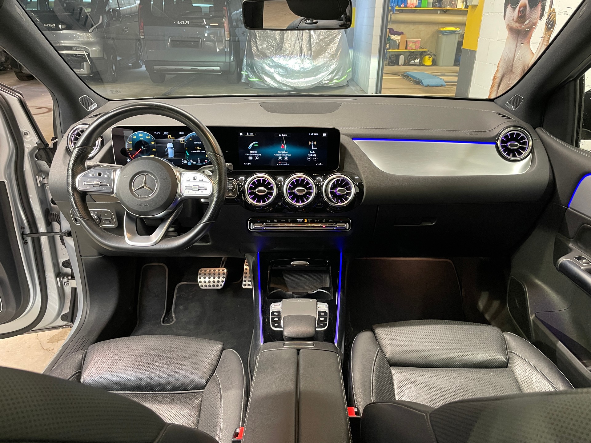 MERCEDES-BENZ B 250 4Matic AMG Line-image-16