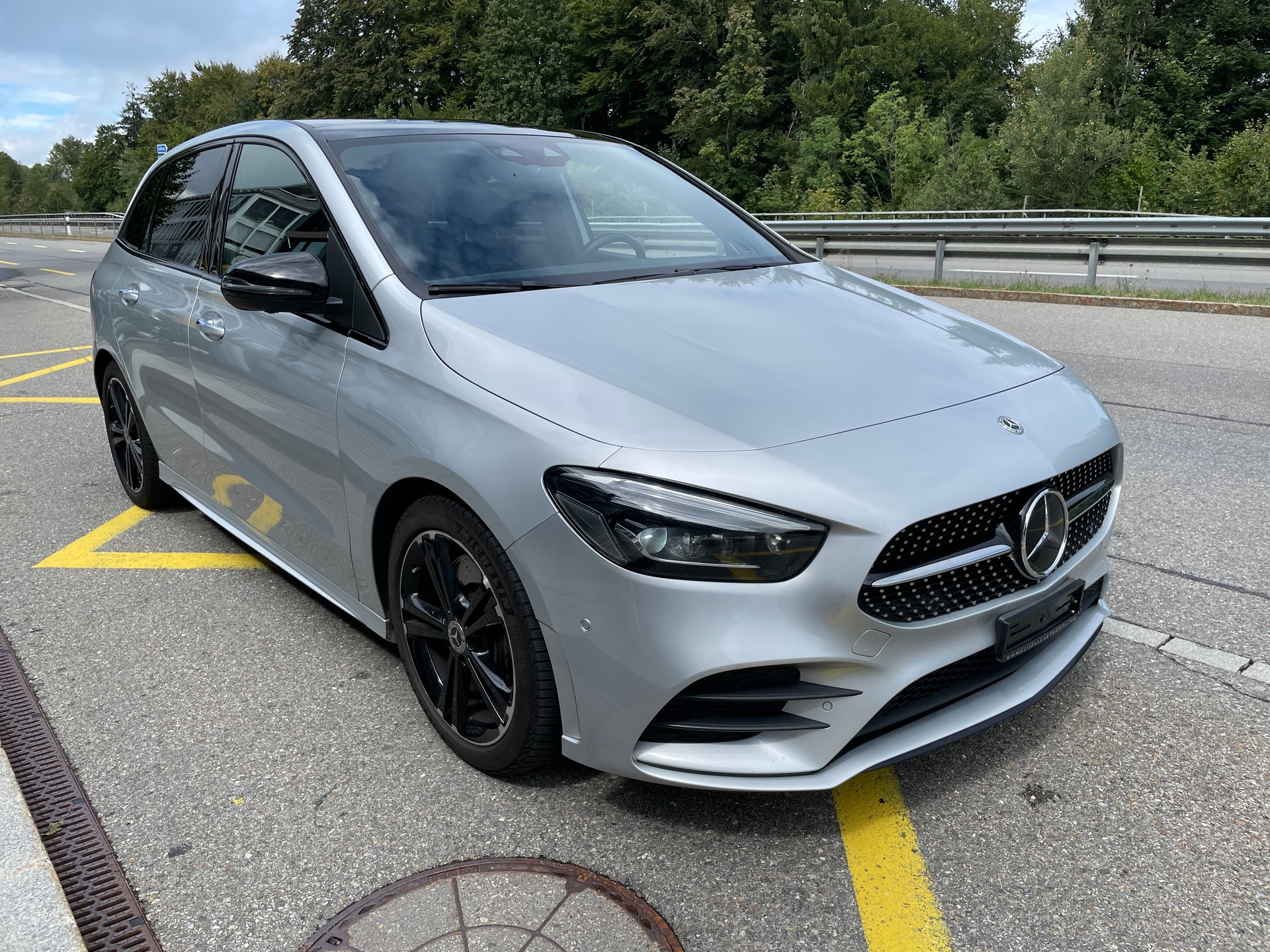 MERCEDES-BENZ B 250 4Matic AMG Line-image-2