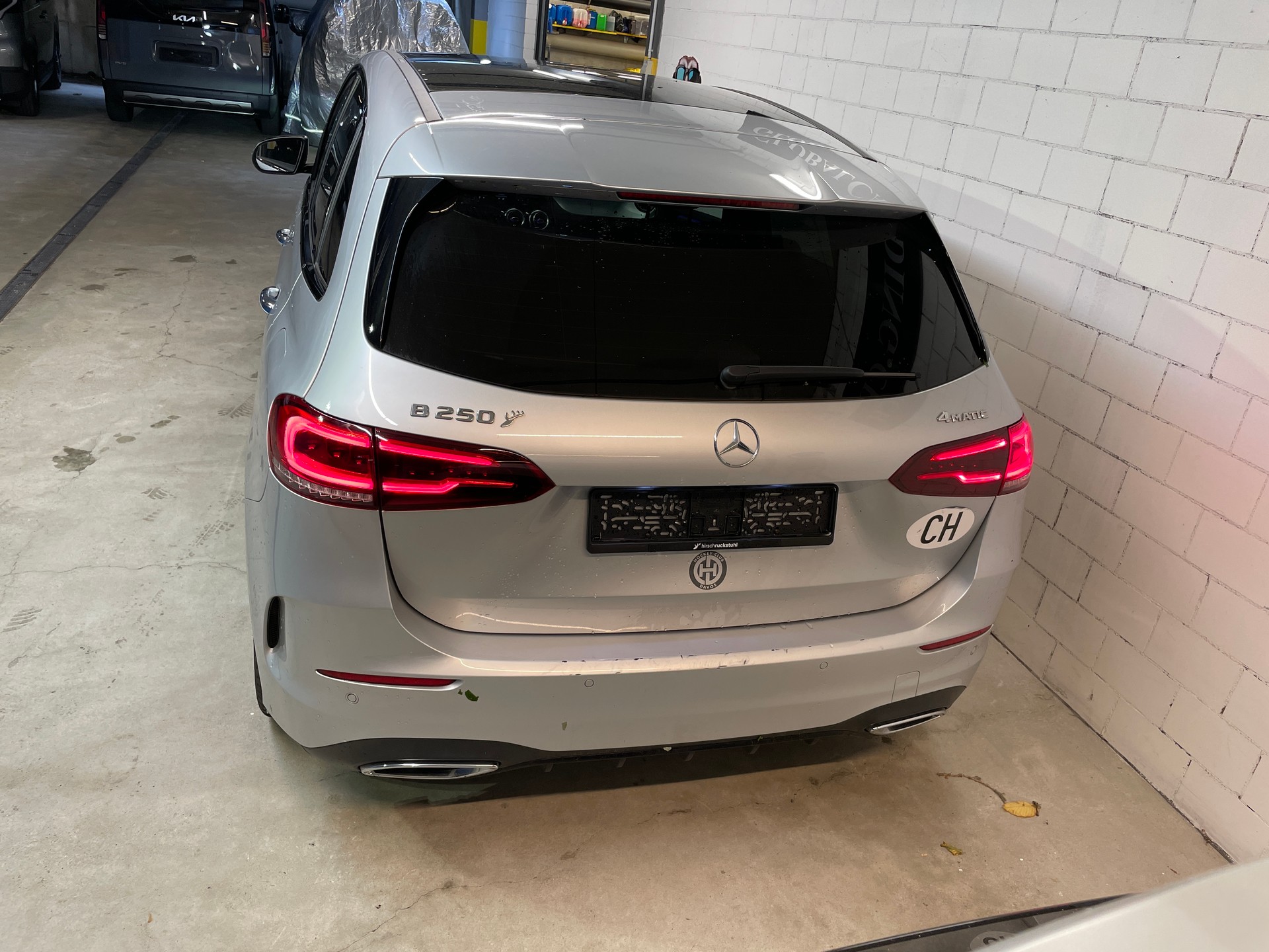 MERCEDES-BENZ B 250 4Matic AMG Line-image-4