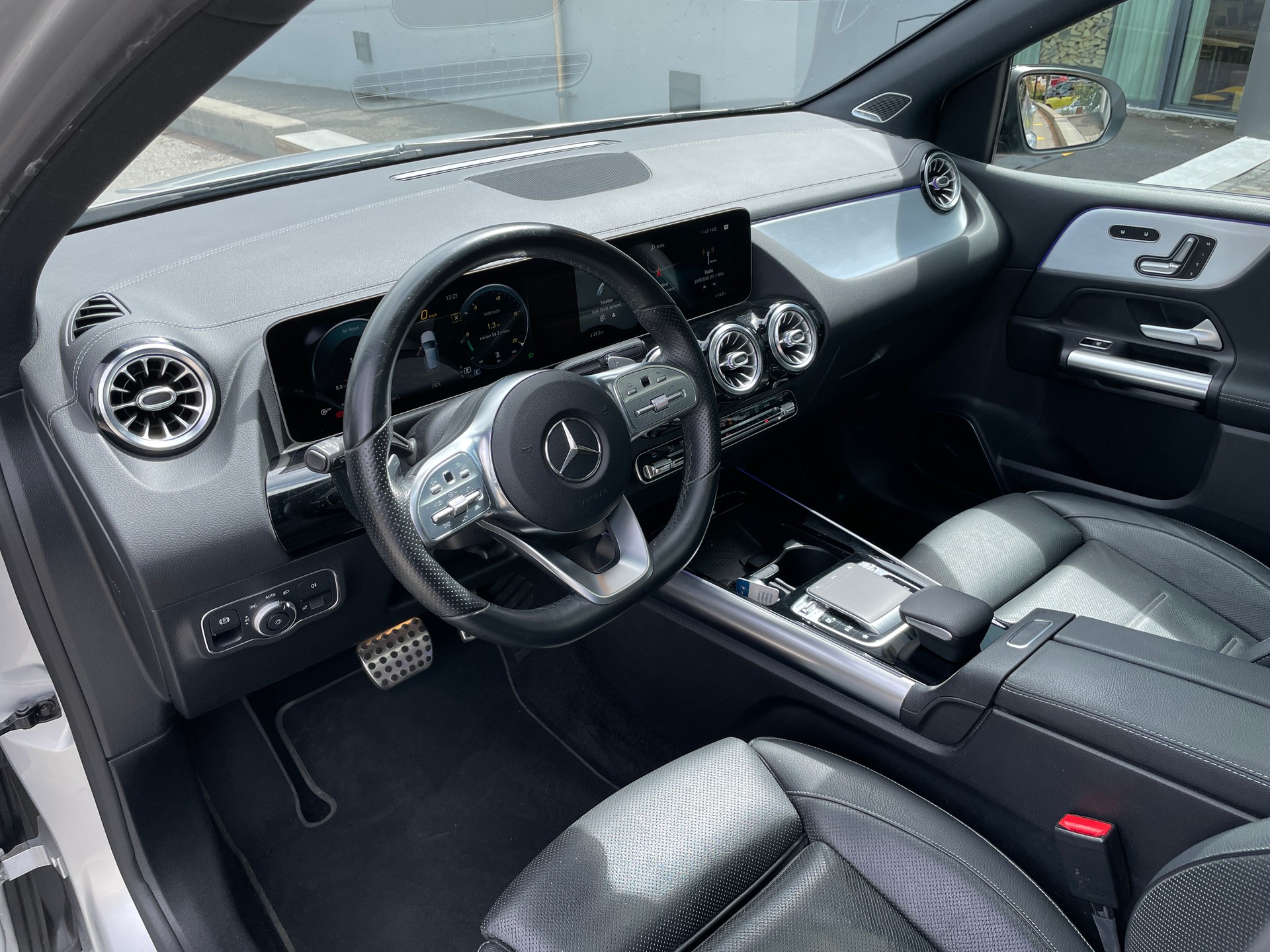 MERCEDES-BENZ B 250 4Matic AMG Line-image-10