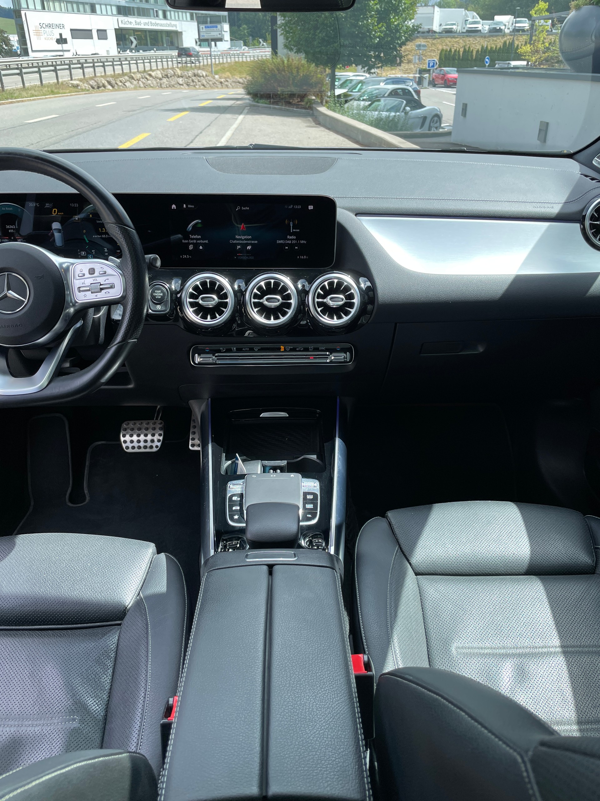MERCEDES-BENZ B 250 4Matic AMG Line-image-18