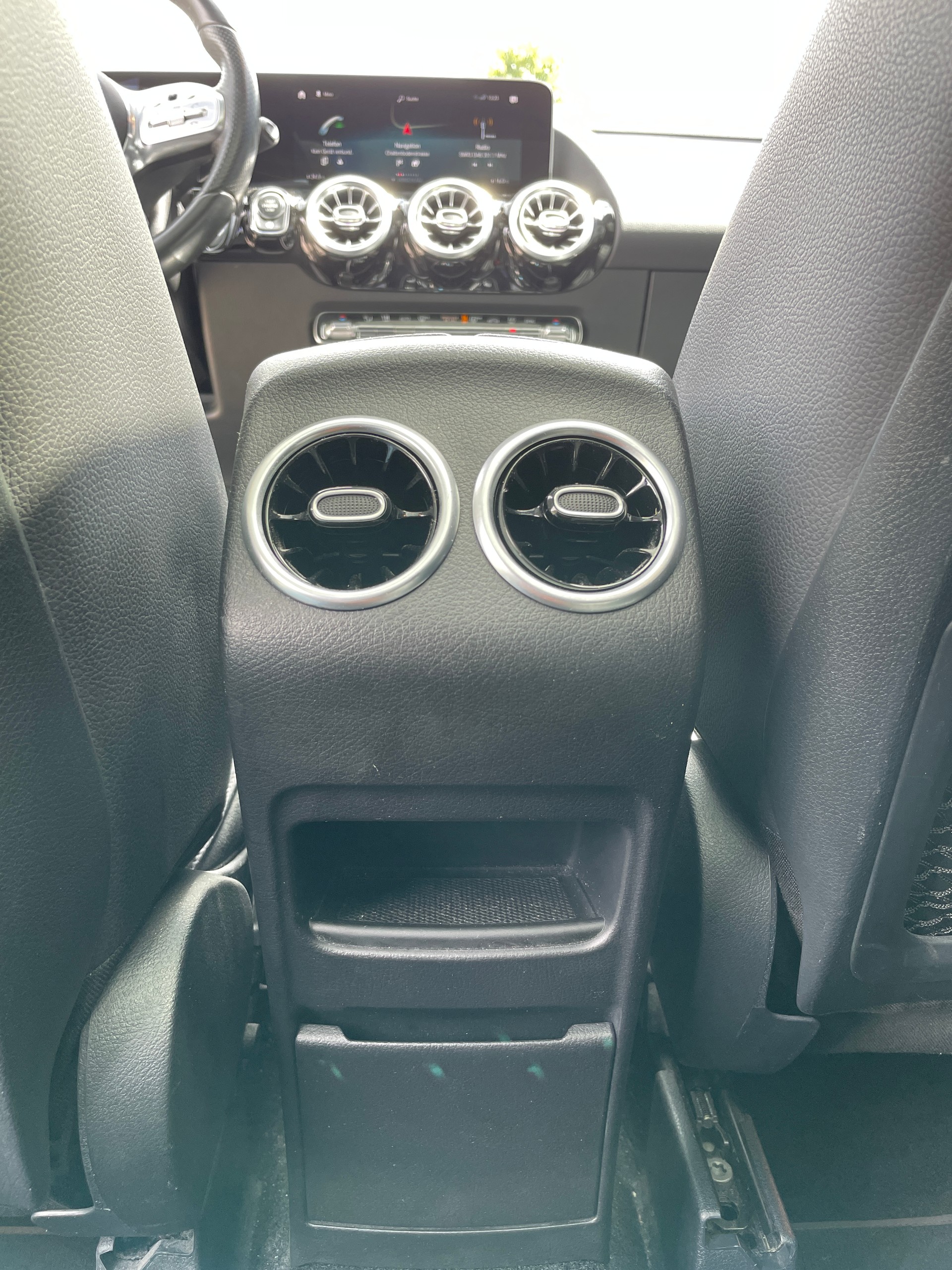 MERCEDES-BENZ B 250 4Matic AMG Line-image-17