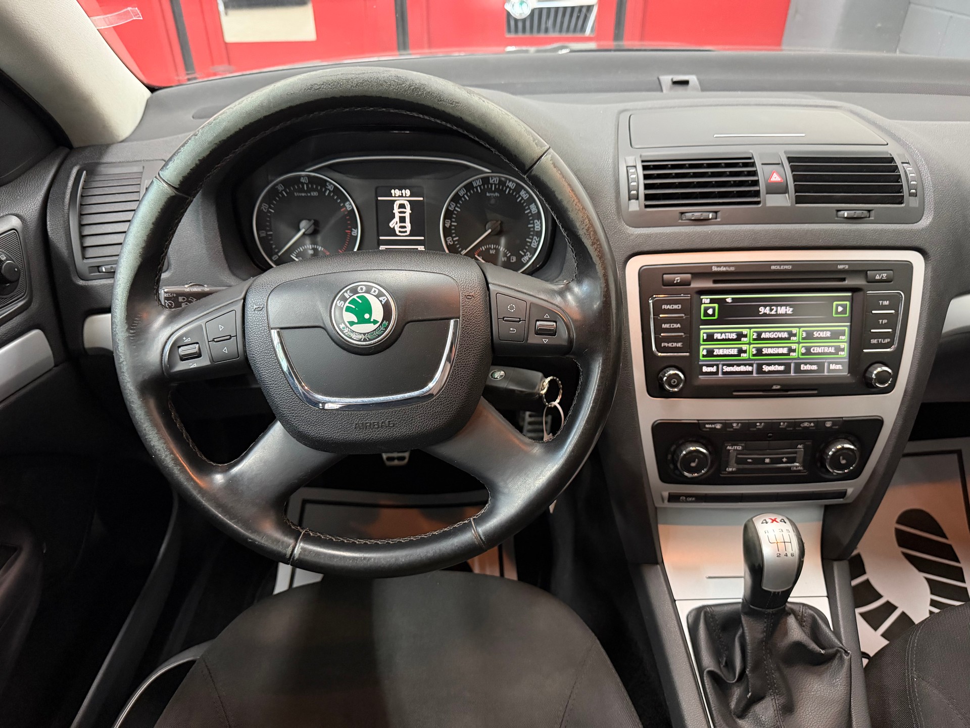 SKODA Octavia Combi 1.8 TSI Scout 4x4 //NEU AB MFK!-image-11