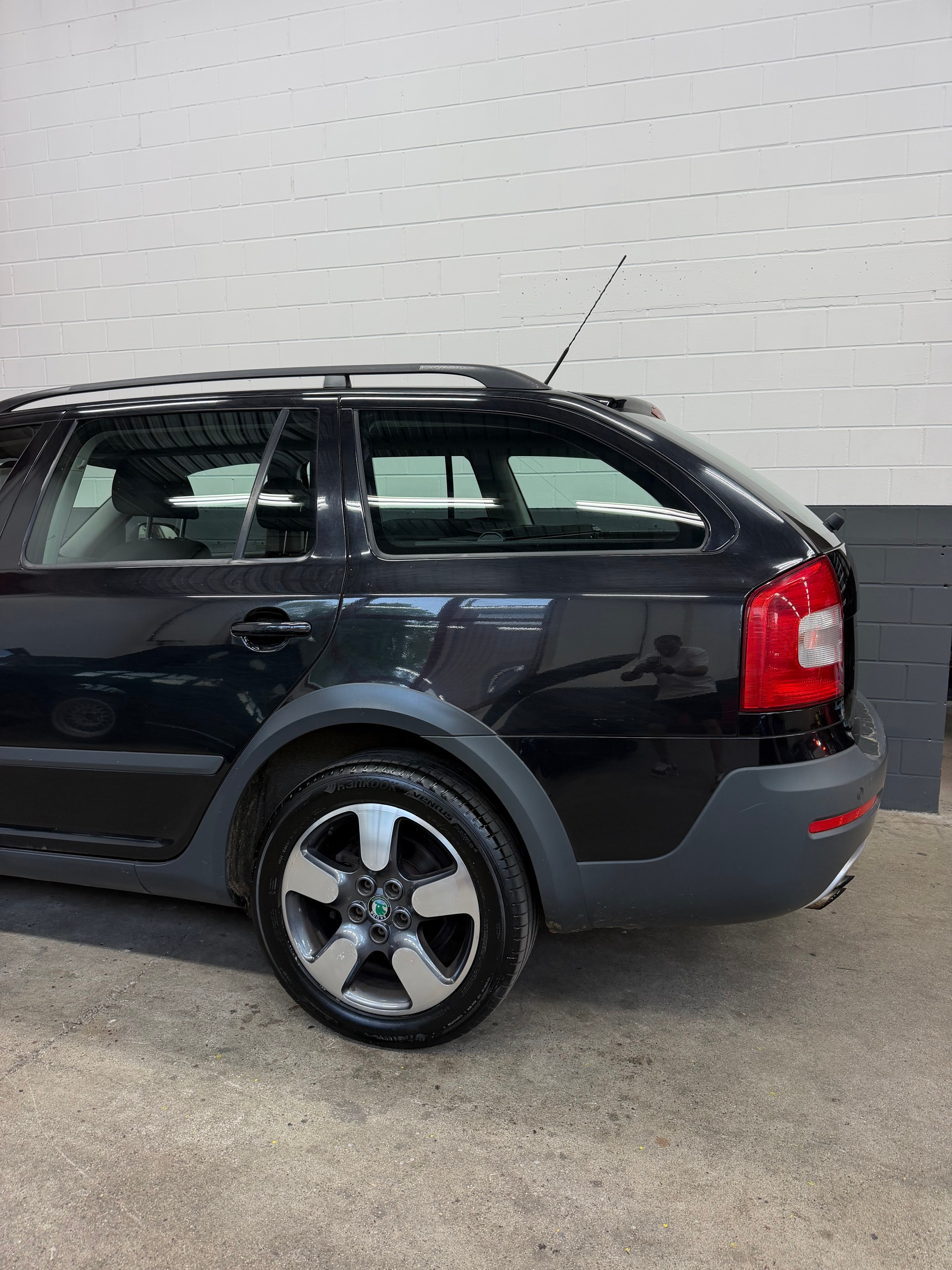 SKODA Octavia Combi 1.8 TSI Scout 4x4 //NEU AB MFK!-image-7