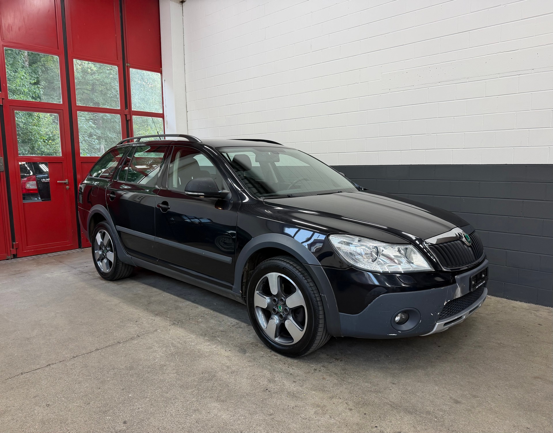 SKODA Octavia Combi 1.8 TSI Scout 4x4 //NEU AB MFK!-image-0